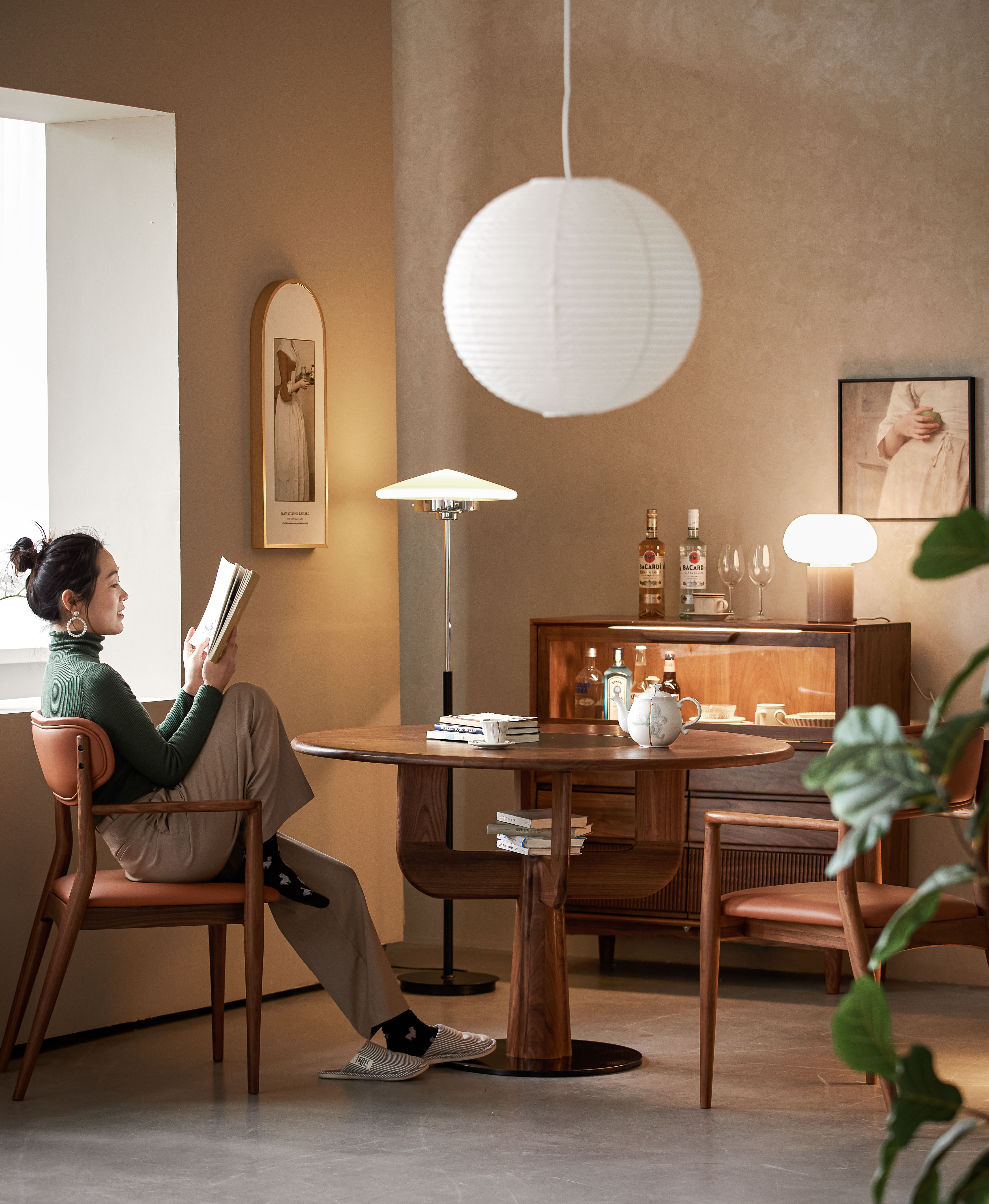 round table，Solid wood furniture，Home design，North American black walnut，Restaurant decoration，