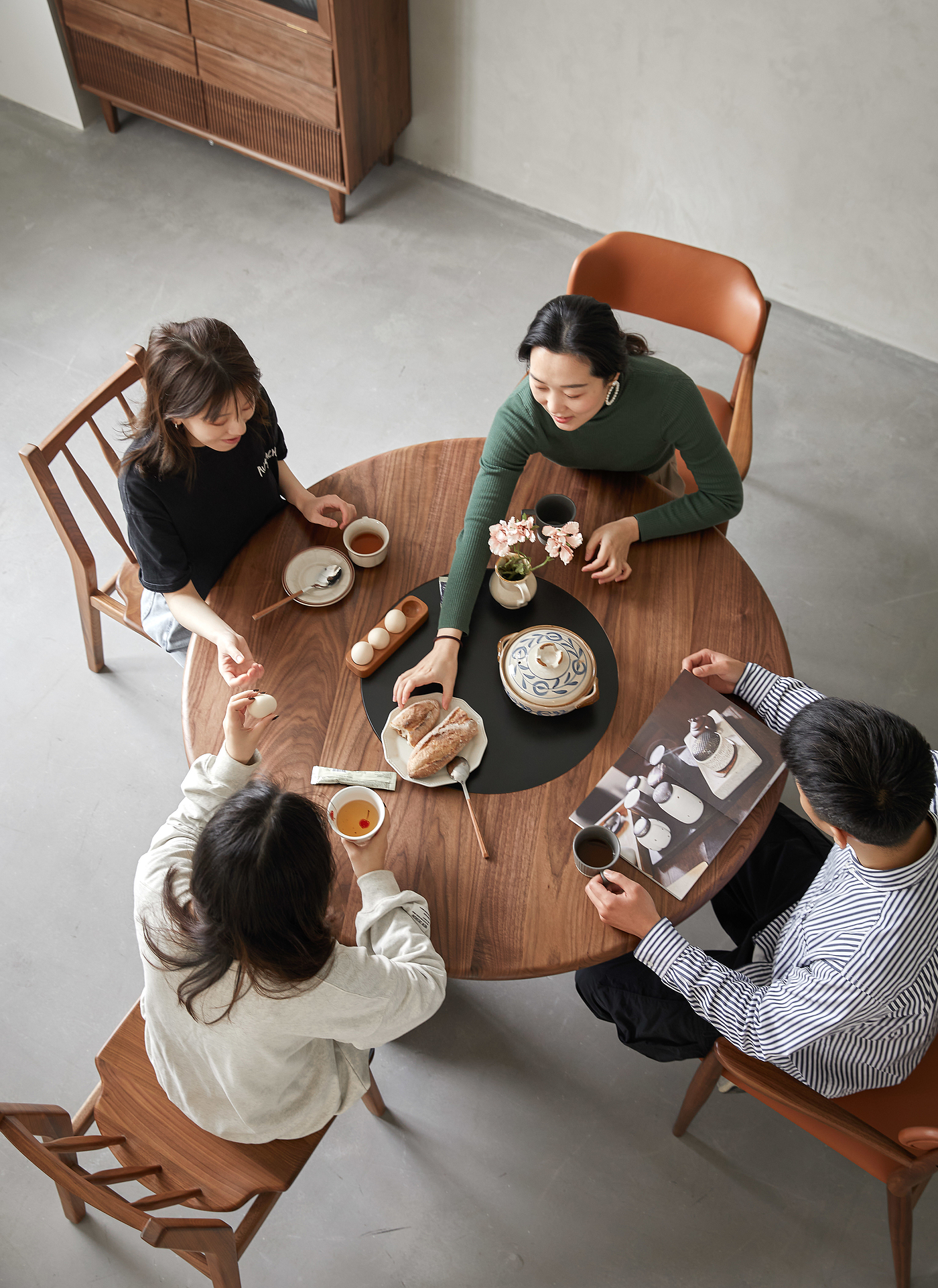 圆桌，实木家具，家居设计，北美黑胡桃木，餐厅装修，