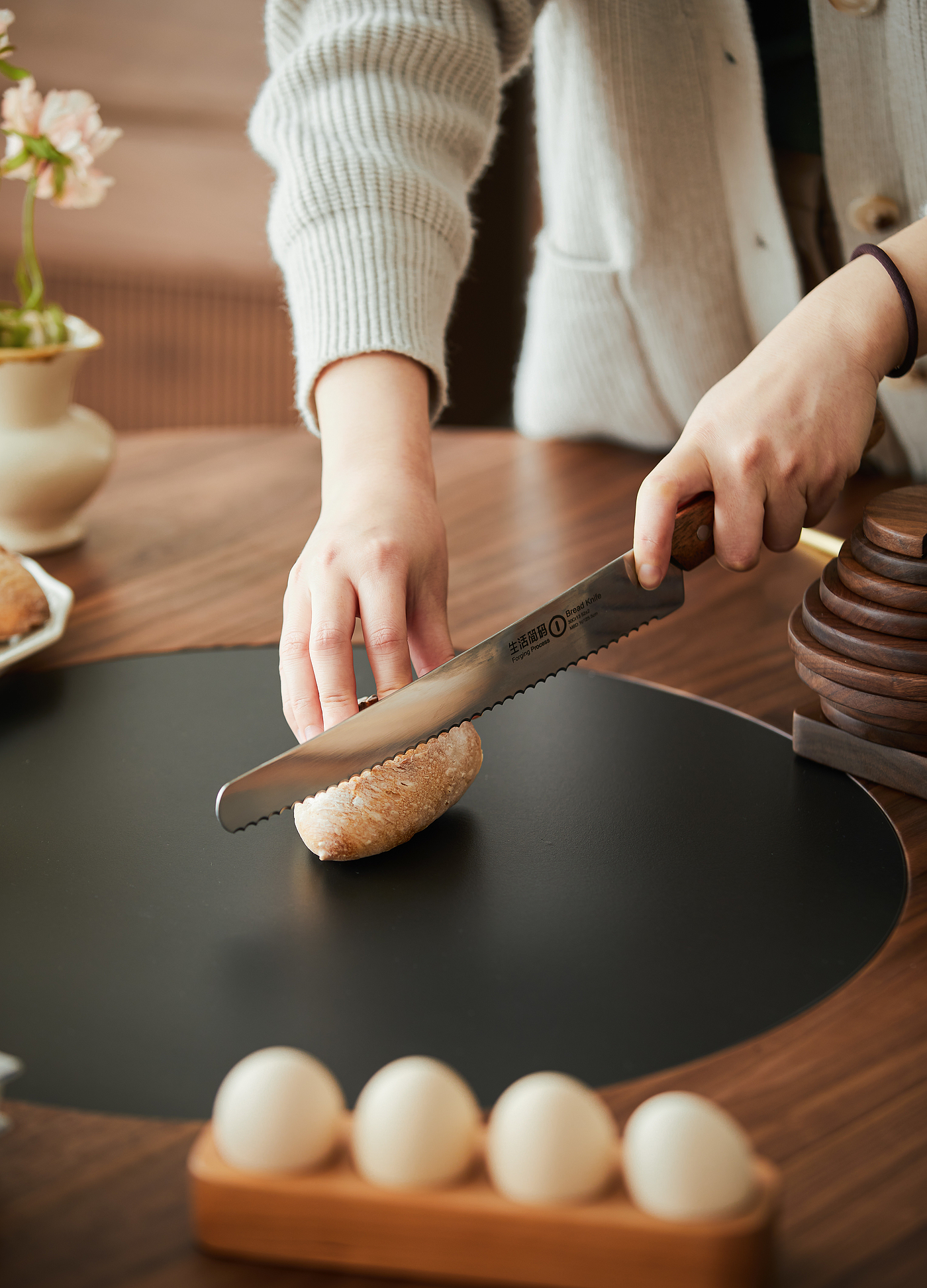 round table，Solid wood furniture，Home design，North American black walnut，Restaurant decoration，