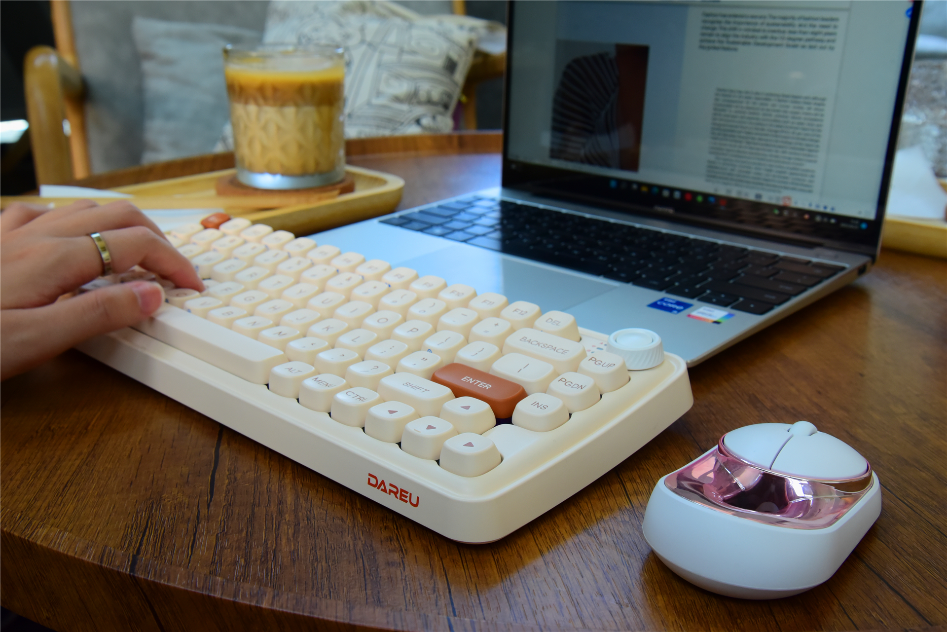 Daryou small square sugar wireless mechanical keyboard，Bluetooth mechanical keyboard，Mechanical keyboard，Mute keyboard，Table setting，wireless keyboard，