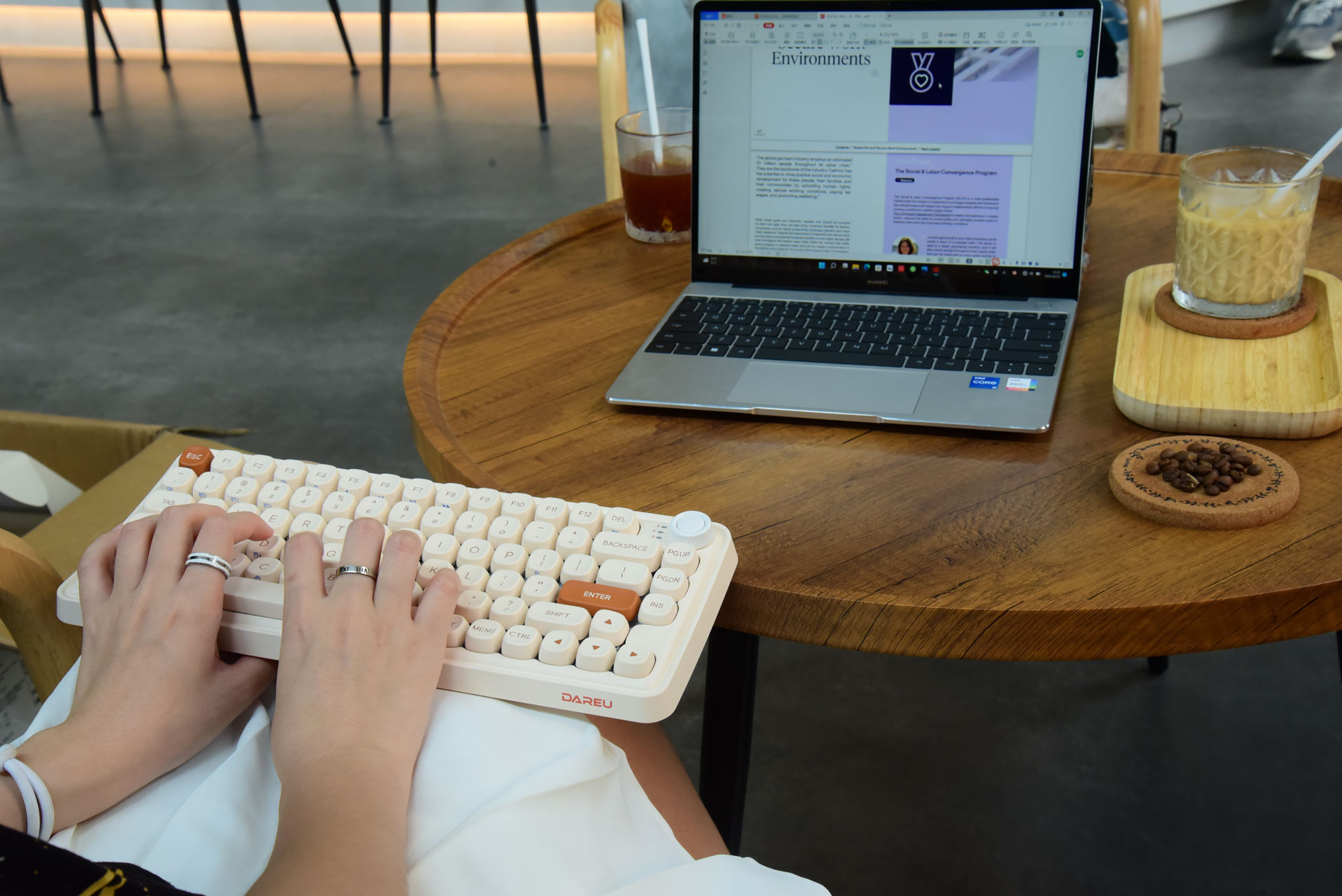 Daryou small square sugar wireless mechanical keyboard，Bluetooth mechanical keyboard，Mechanical keyboard，Mute keyboard，Table setting，wireless keyboard，