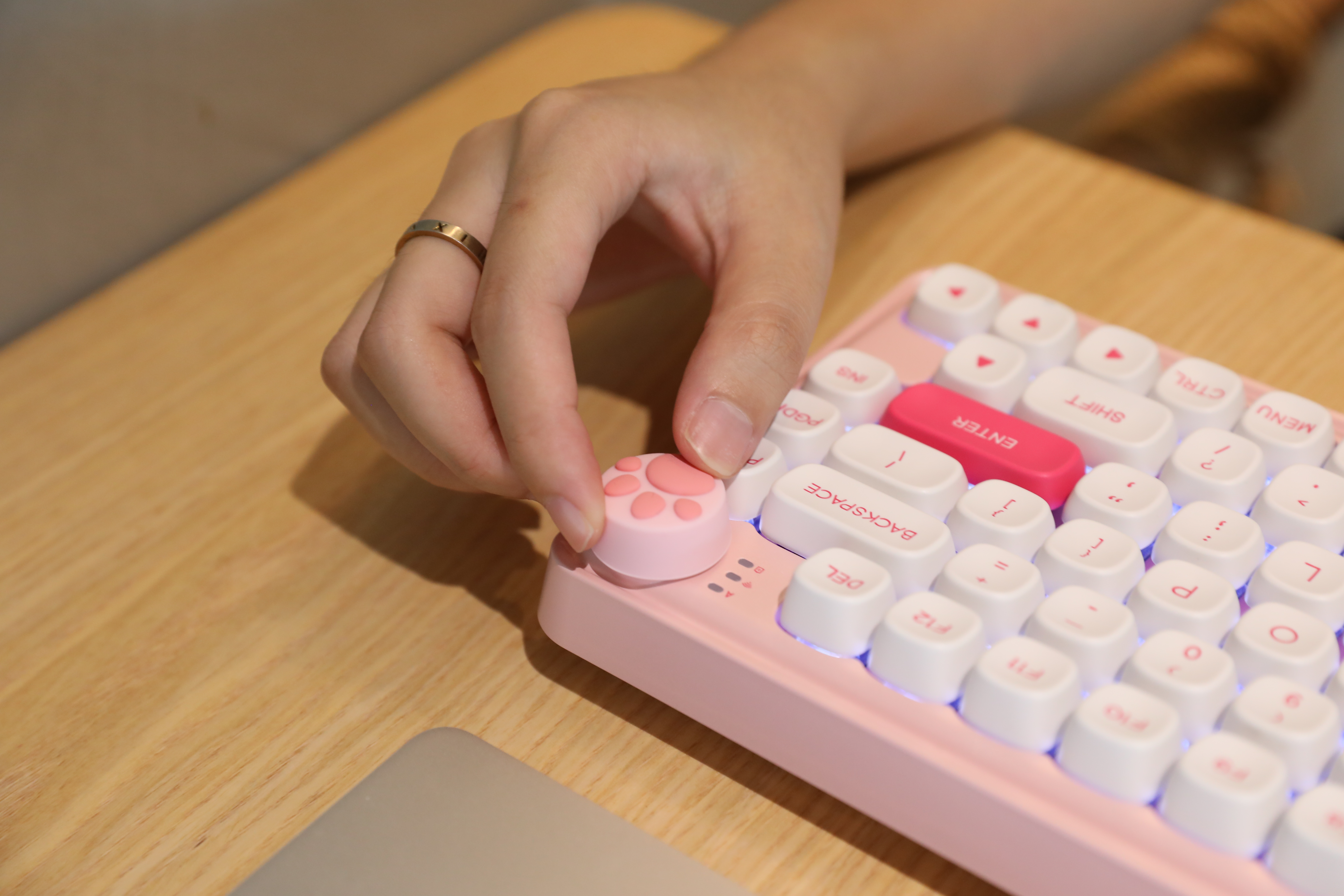 Daryou small square sugar wireless mechanical keyboard，Bluetooth mechanical keyboard，Mechanical keyboard，Mute keyboard，Table setting，wireless keyboard，