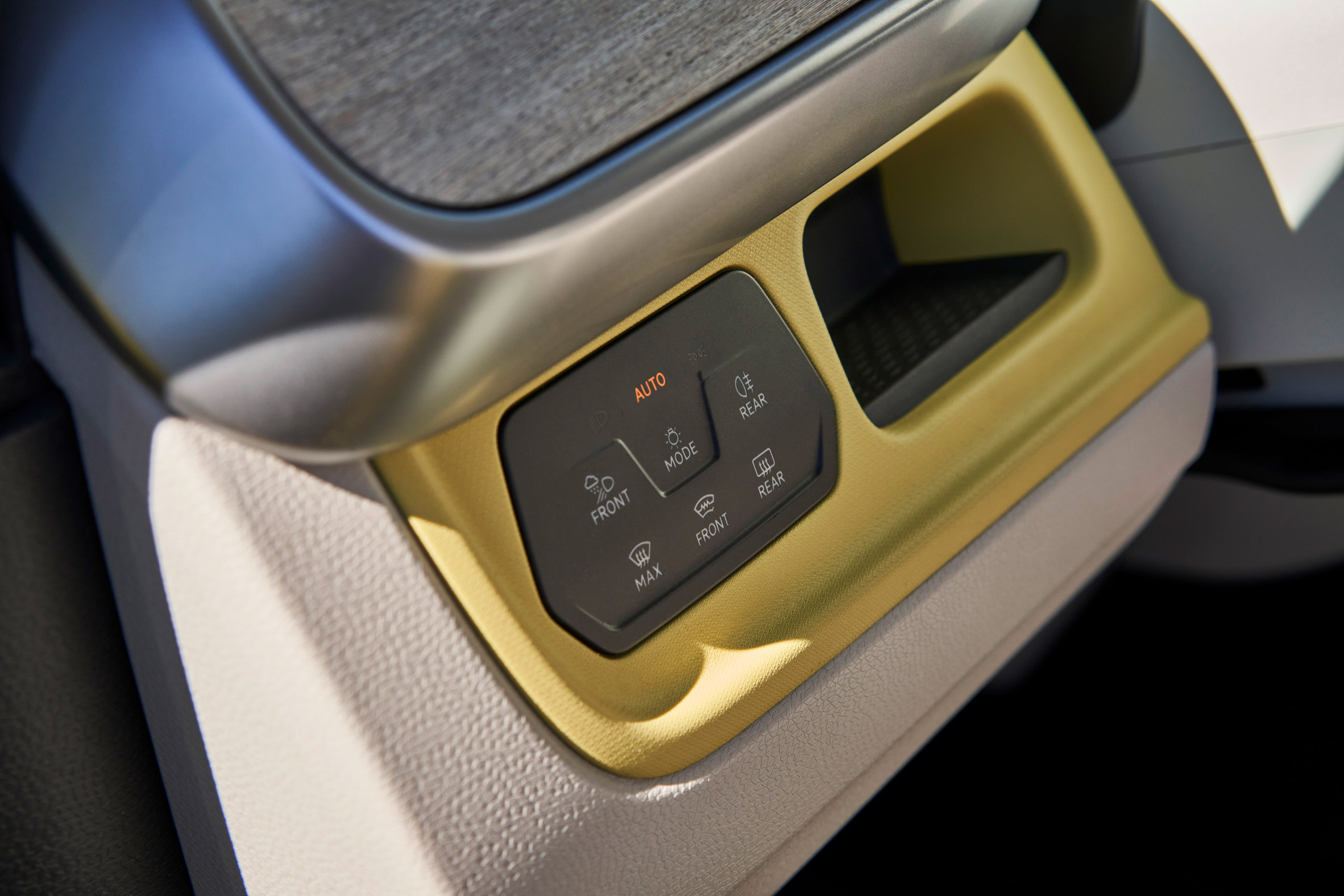 Volkswagen，ID Buzz van，electric vehicle，T1 Transporter，Recycled materials，Variable space，