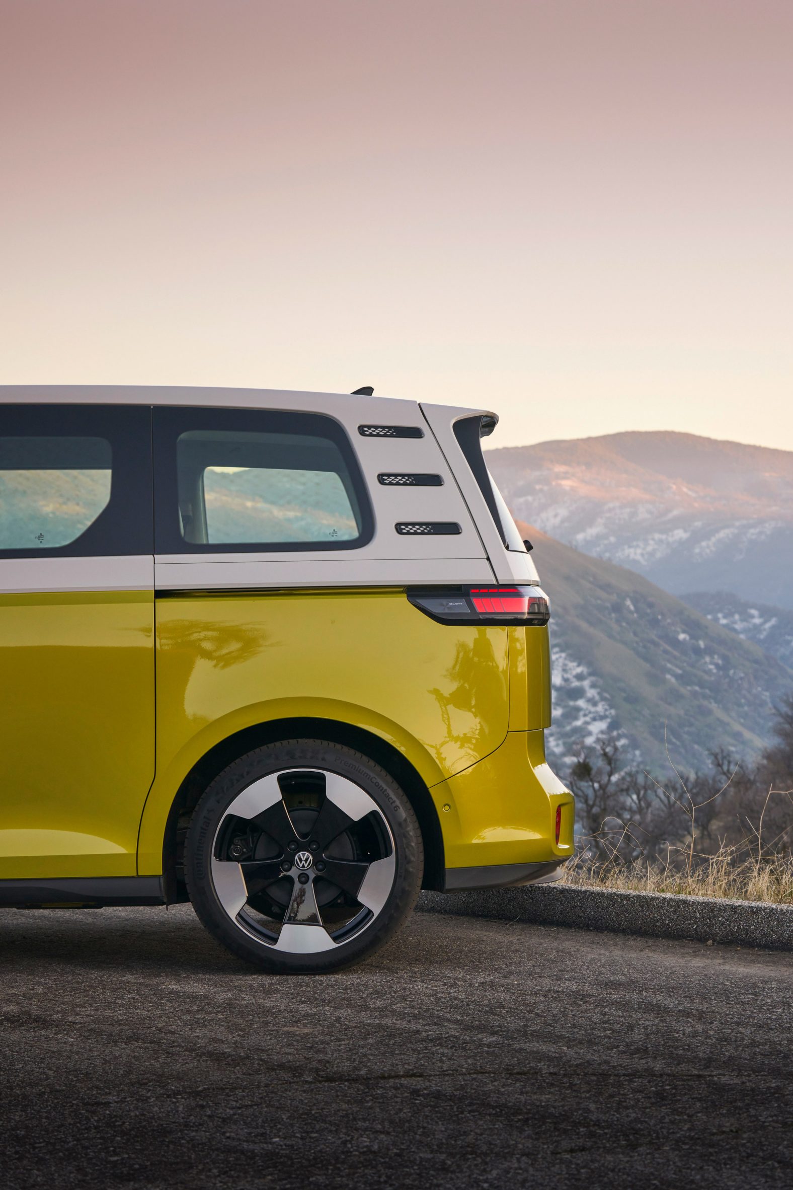 Volkswagen，ID Buzz van，electric vehicle，T1 Transporter，Recycled materials，Variable space，