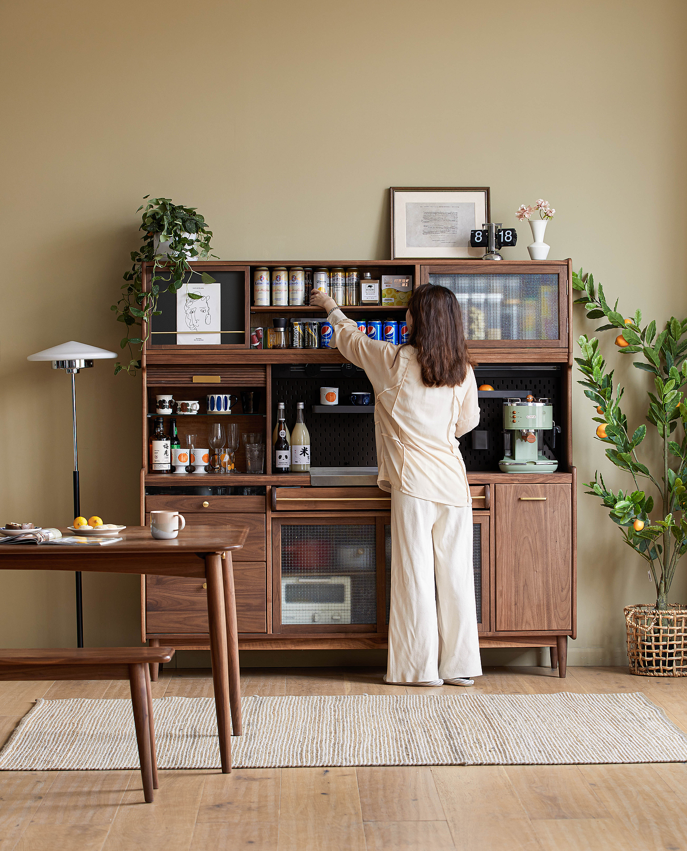 furniture design ，Solid wood furniture，restaurant，Sideboard，North American black walnut，
