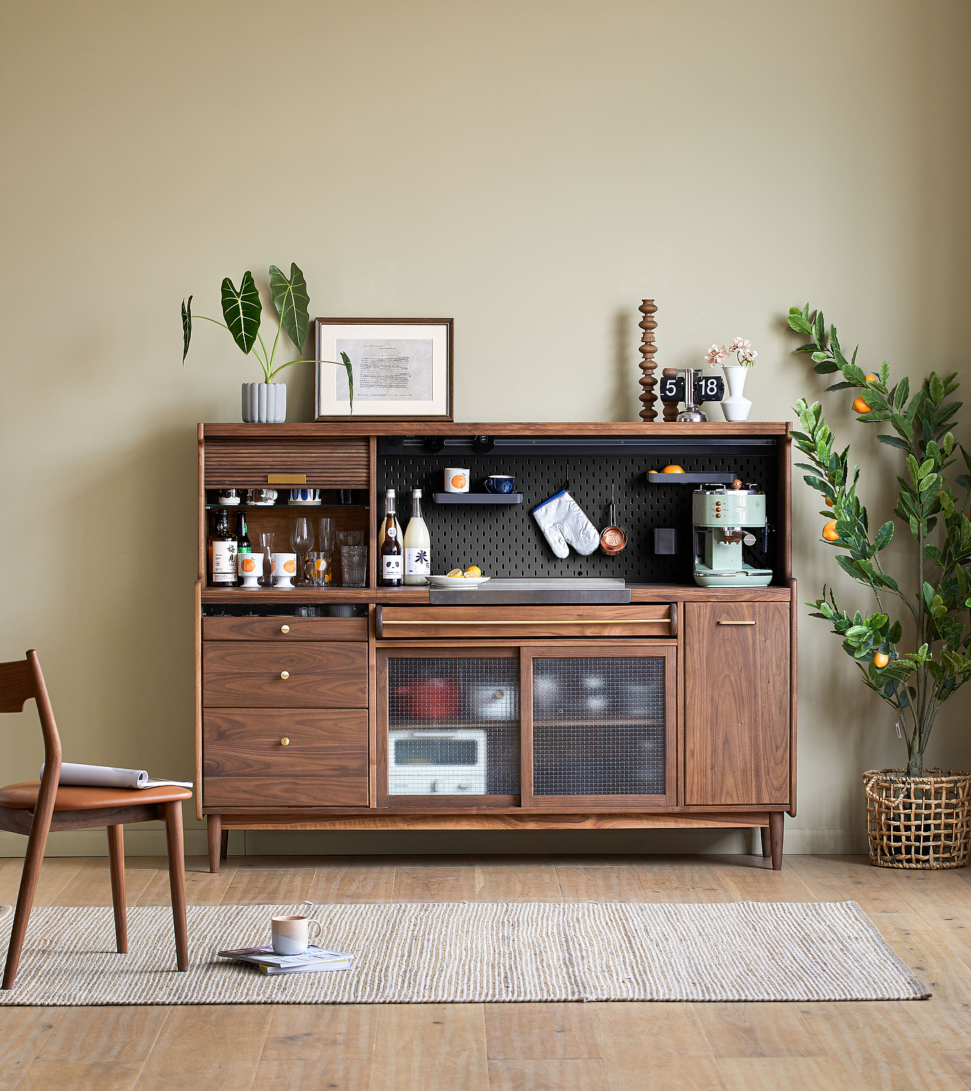 furniture design ，Solid wood furniture，restaurant，Sideboard，North American black walnut，