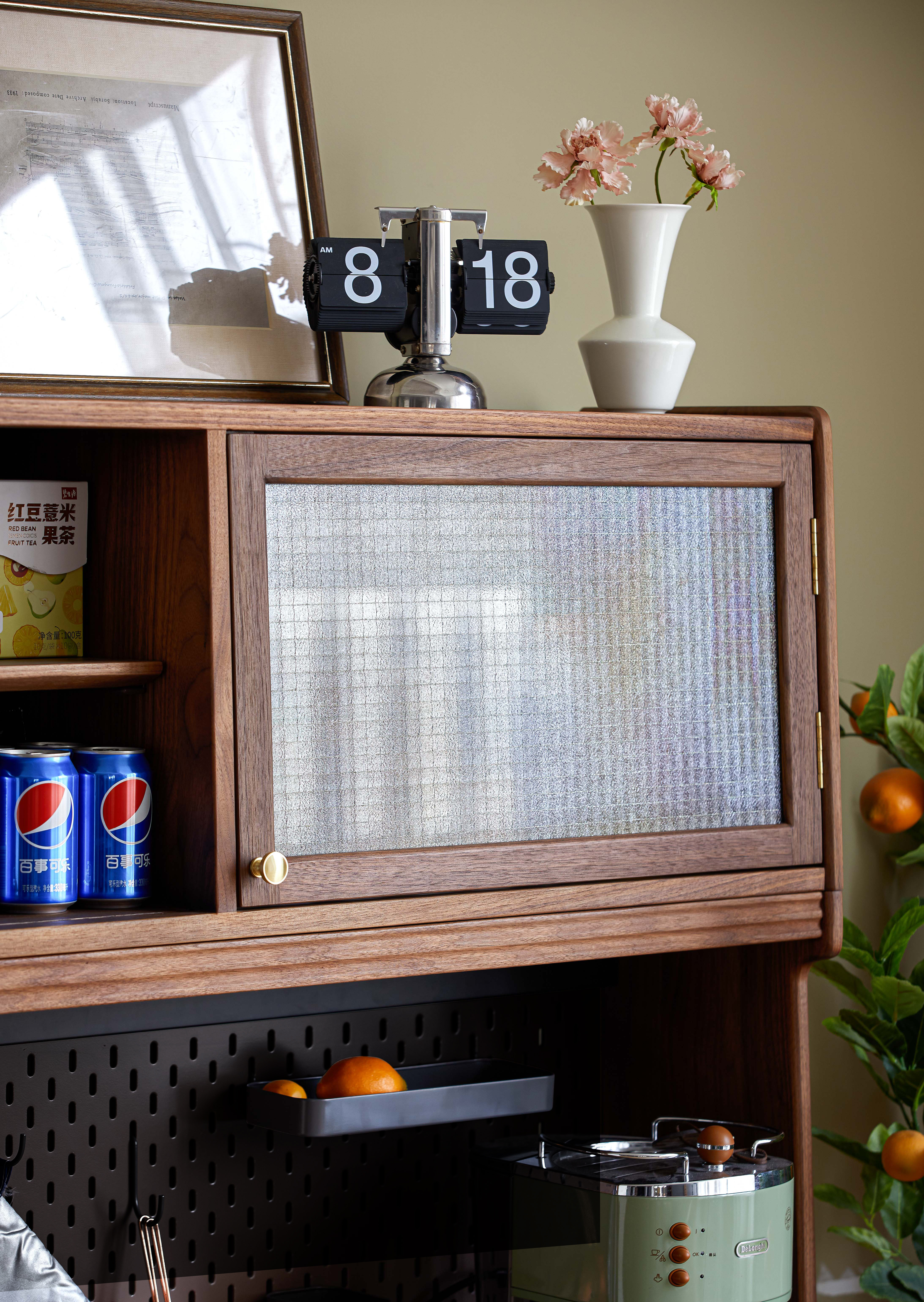 furniture design ，Solid wood furniture，restaurant，Sideboard，North American black walnut，