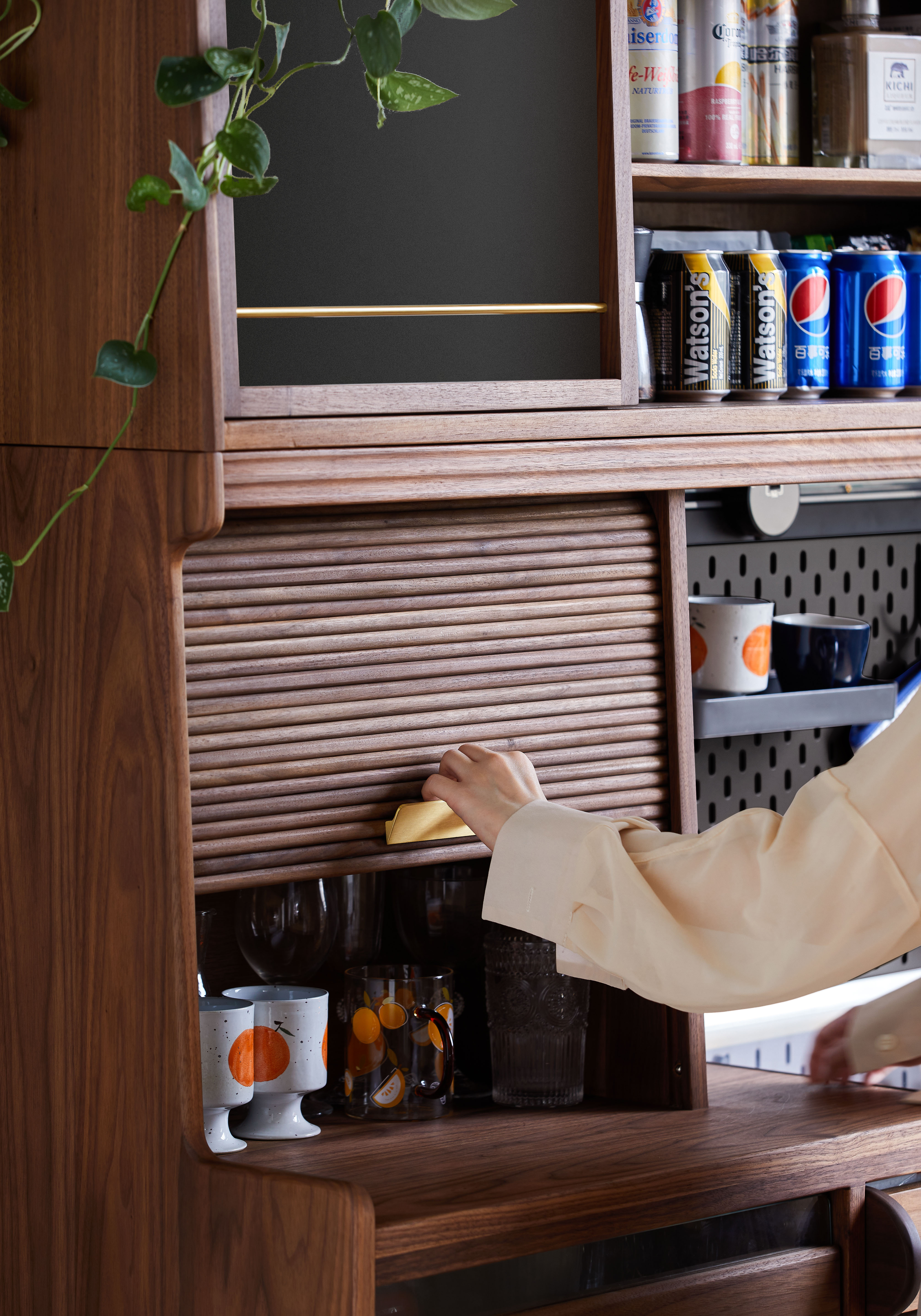 furniture design ，Solid wood furniture，restaurant，Sideboard，North American black walnut，