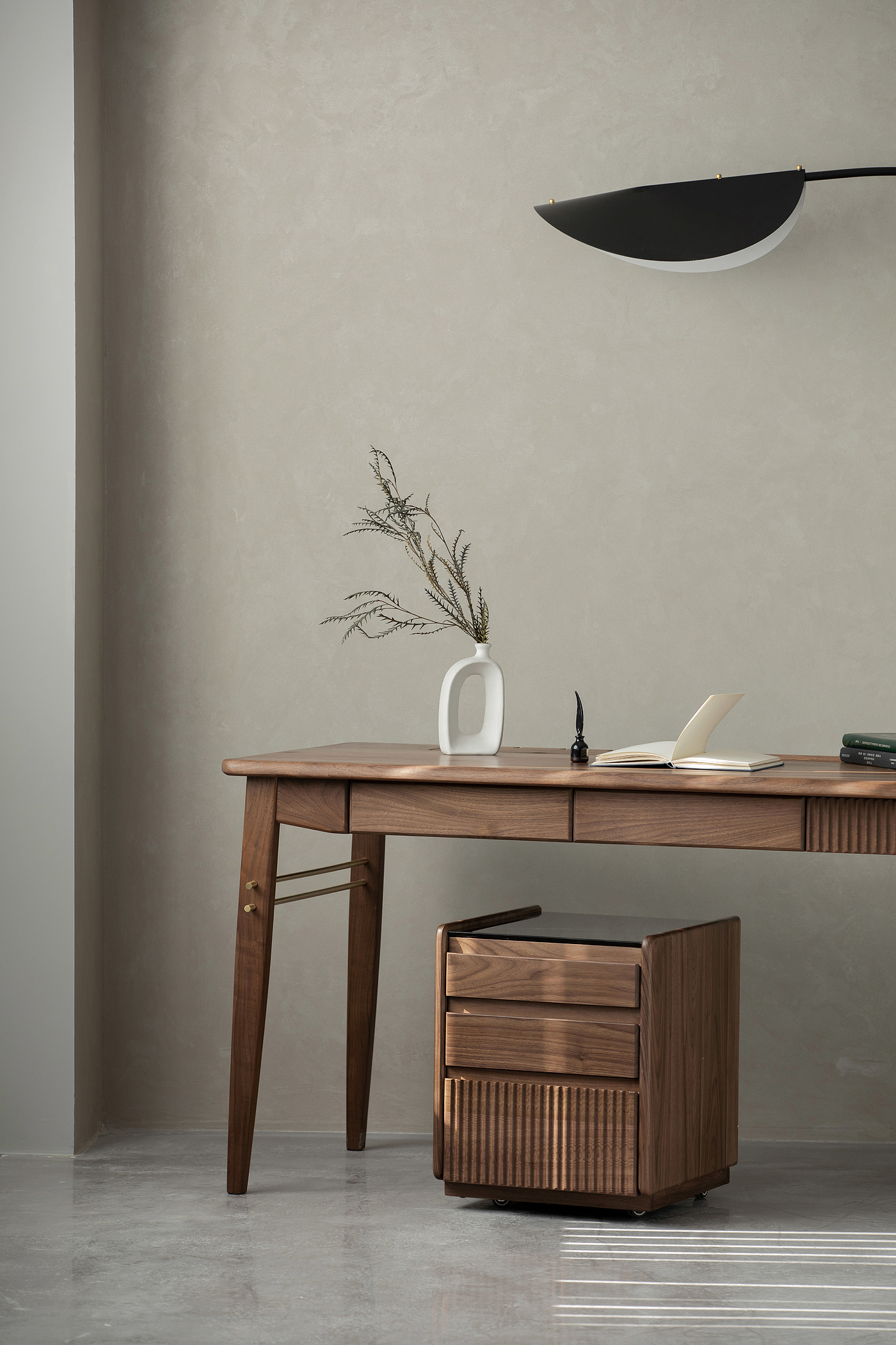 desk，Black walnut，Study decoration，