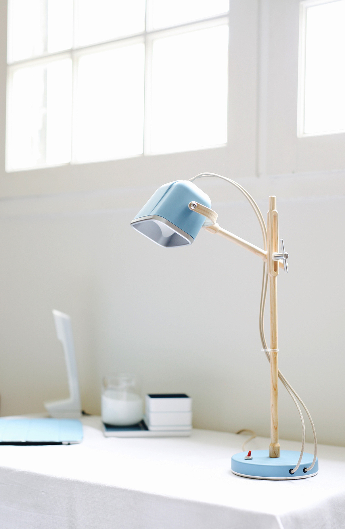 MOB WOOD，Desk lamp，product design，industrial design，