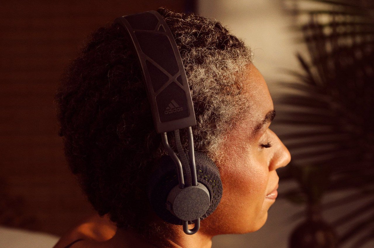 adidas，Adidas，Solar Wireless Headset，product design，sustainable，Urbanista Los Angele，Self-charging wireless headset，