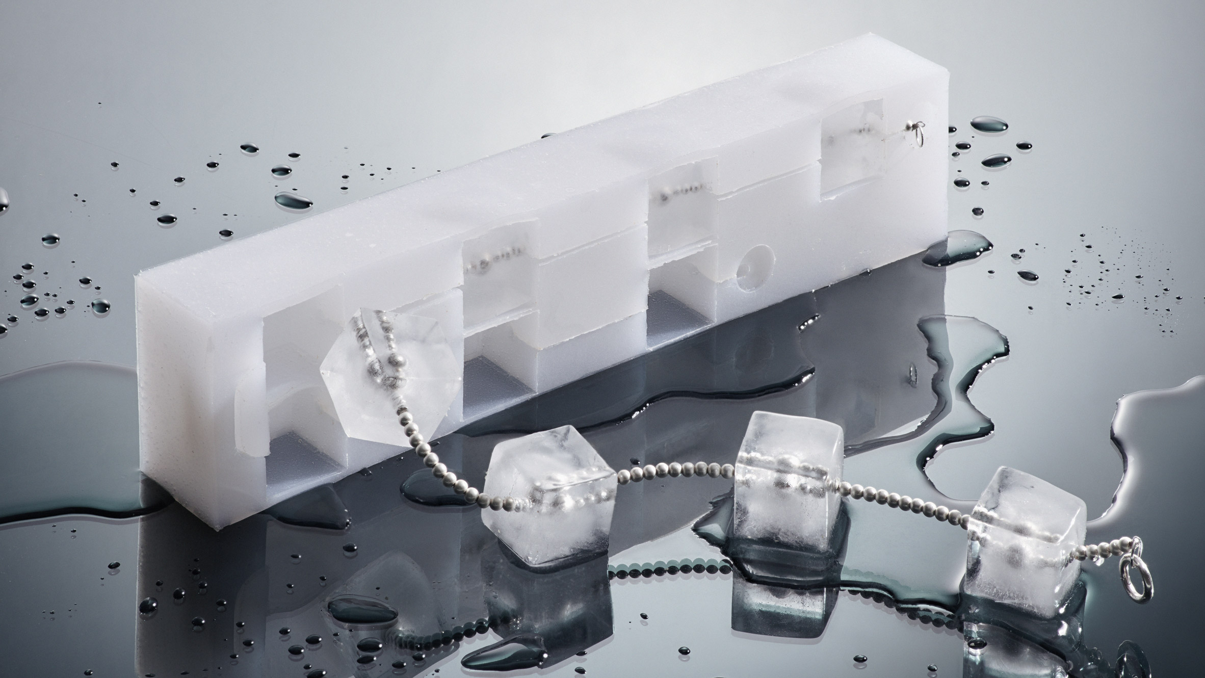 Ice Cube Necklace，product design，luxury goods，OoOoooOoooOh la l'ic，Golem，ice block，Laila El Mehelmy，