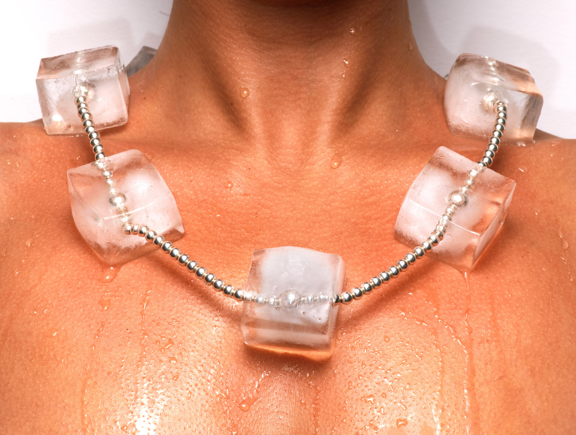 Ice Cube Necklace，product design，luxury goods，OoOoooOoooOh la l'ic，Golem，ice block，Laila El Mehelmy，