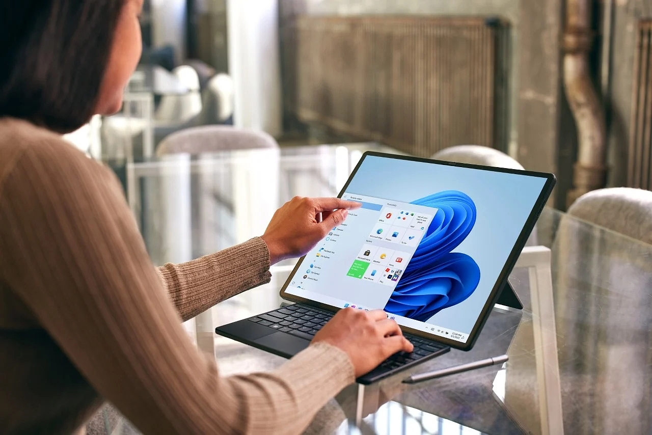 ThinkPad X1 Fold，fold，Wide range of uses，ultrathin，