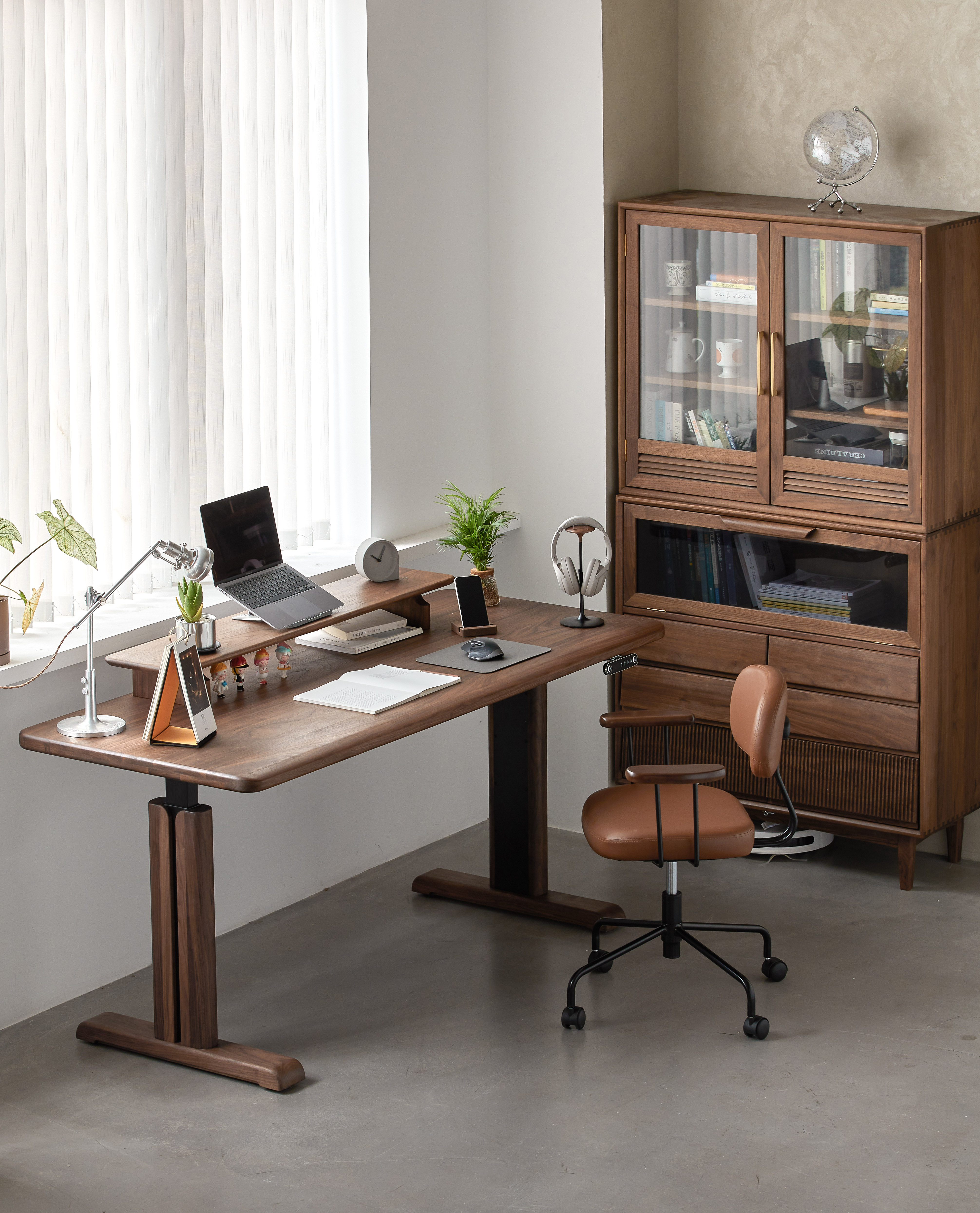 small office , home office，Lifting table，Desk design，Solid wood furniture，North American black walnut，