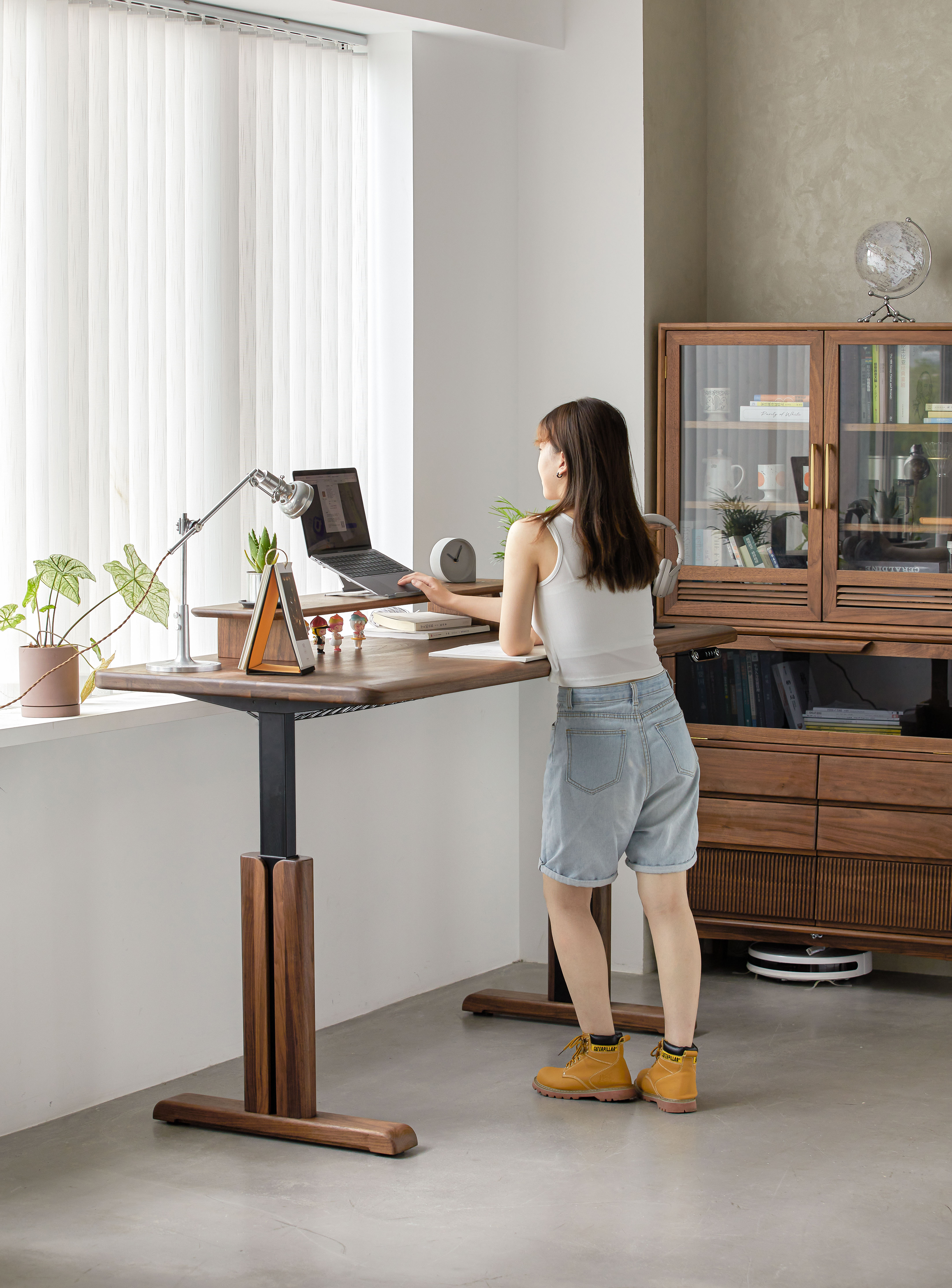 small office , home office，Lifting table，Desk design，Solid wood furniture，North American black walnut，