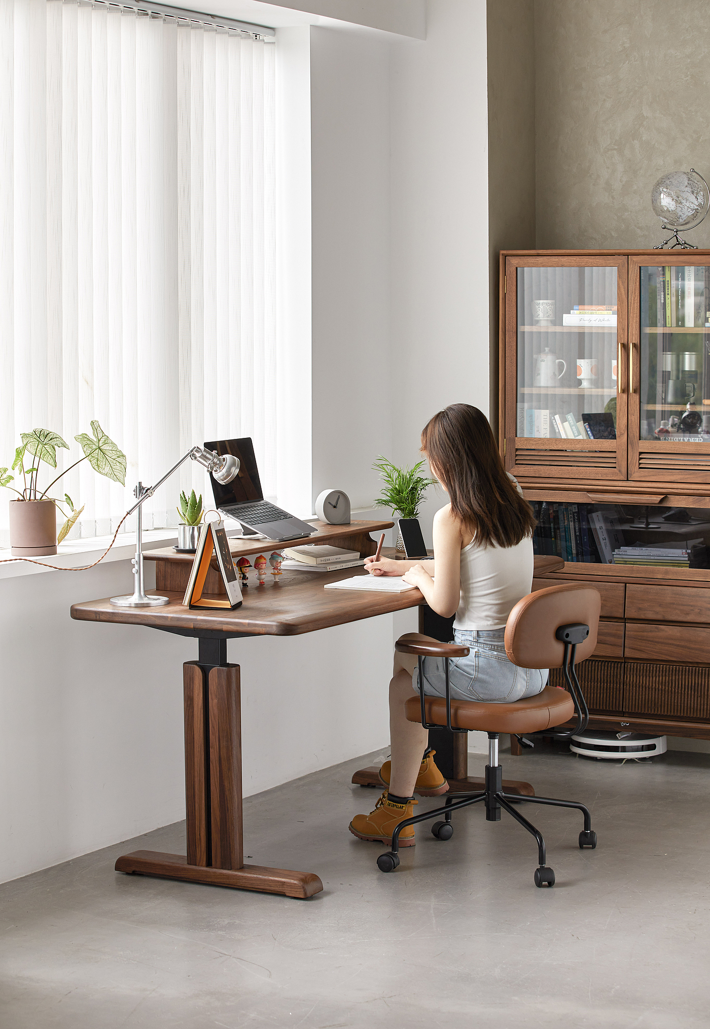 small office , home office，Lifting table，Desk design，Solid wood furniture，North American black walnut，