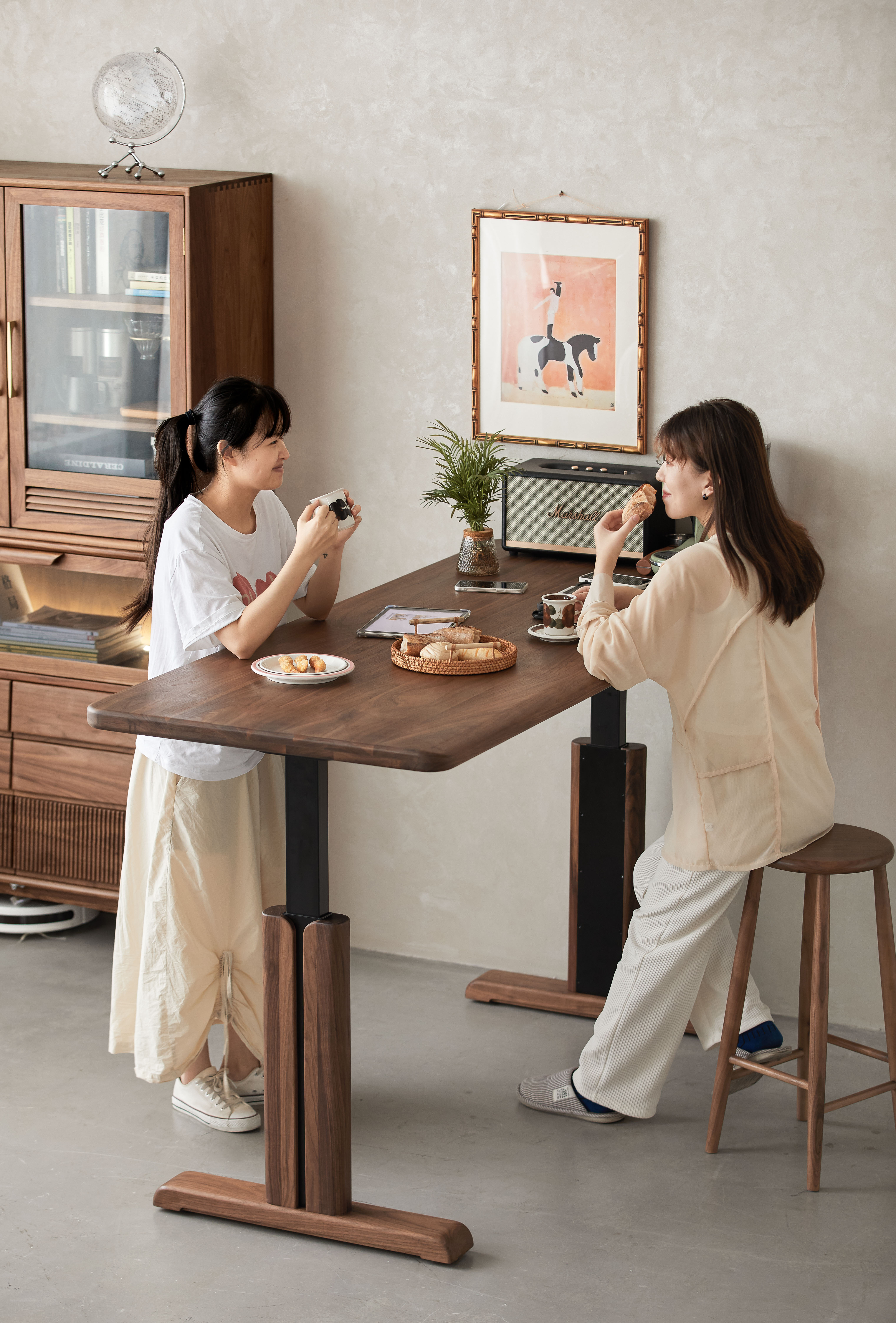 small office , home office，Lifting table，Desk design，Solid wood furniture，North American black walnut，