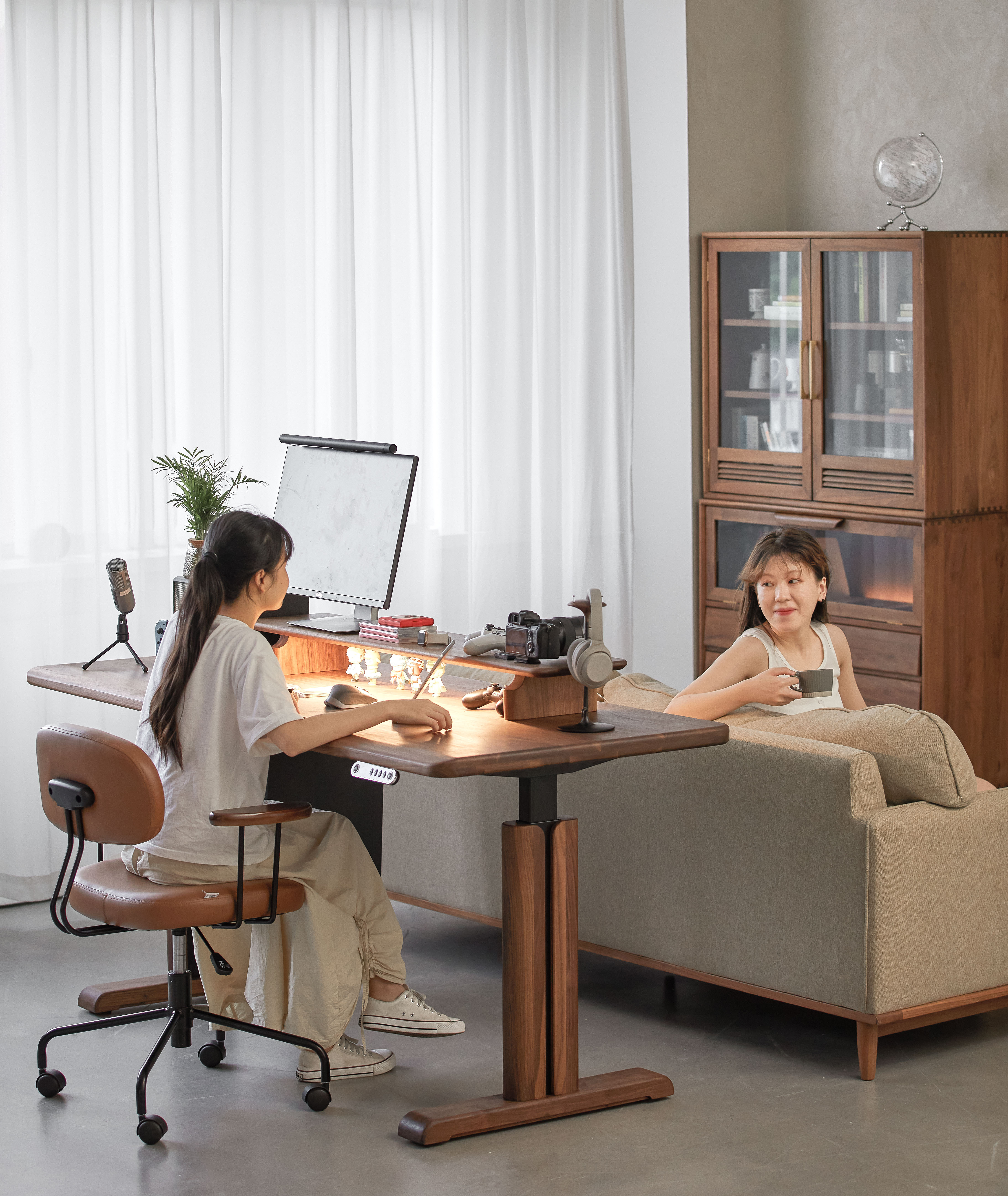 small office , home office，Lifting table，Desk design，Solid wood furniture，North American black walnut，