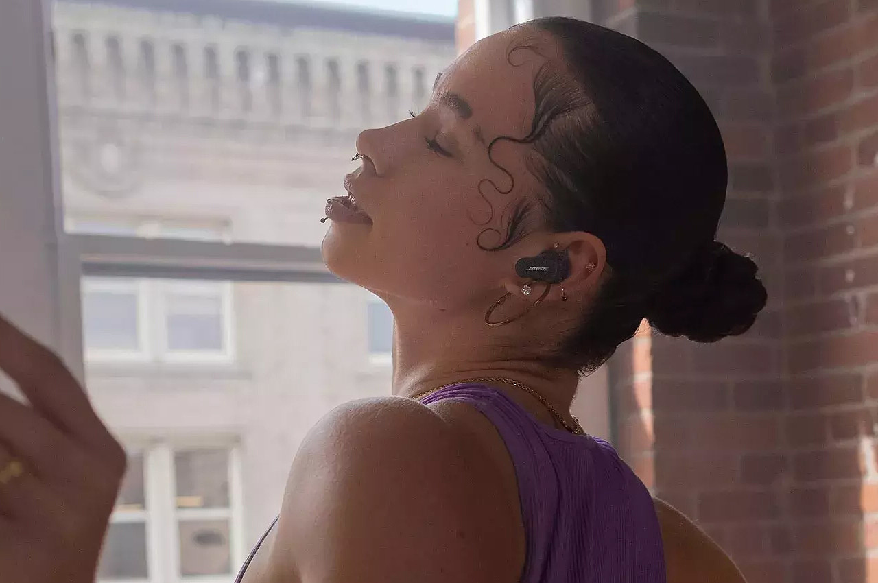 Wireless headset，noise reduction，Bluetooth，CustomTune，