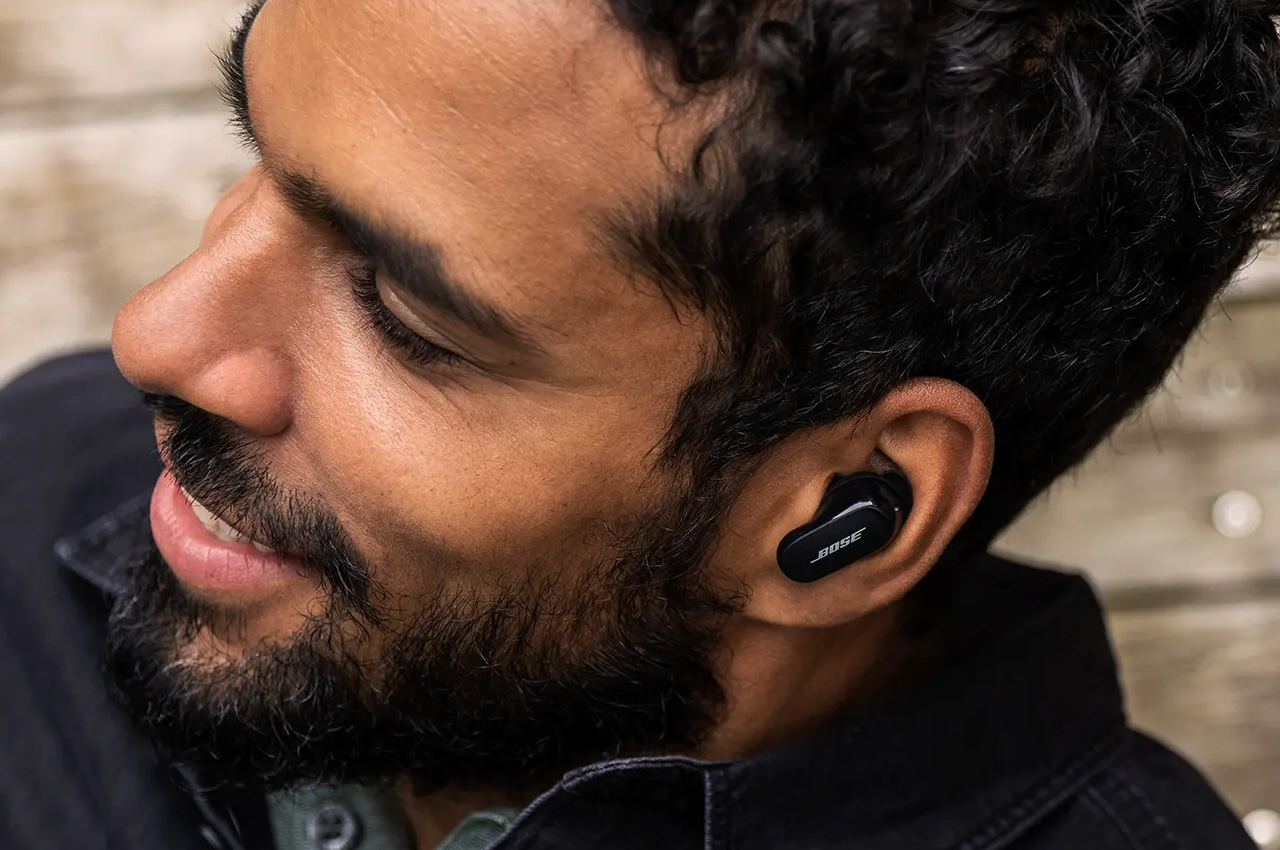 Wireless headset，noise reduction，Bluetooth，CustomTune，