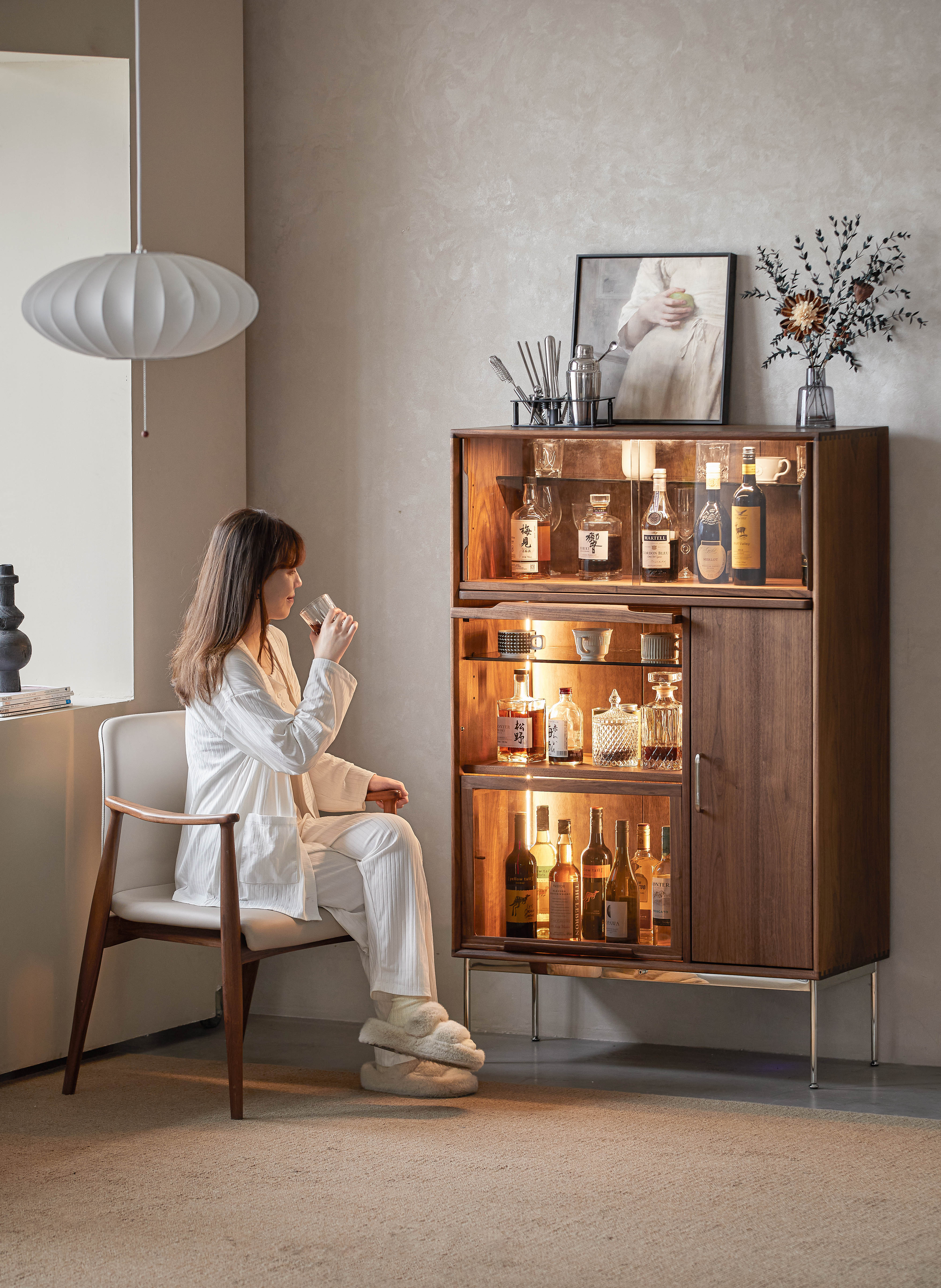 wine cabinet，North American black walnut，furniture design ，