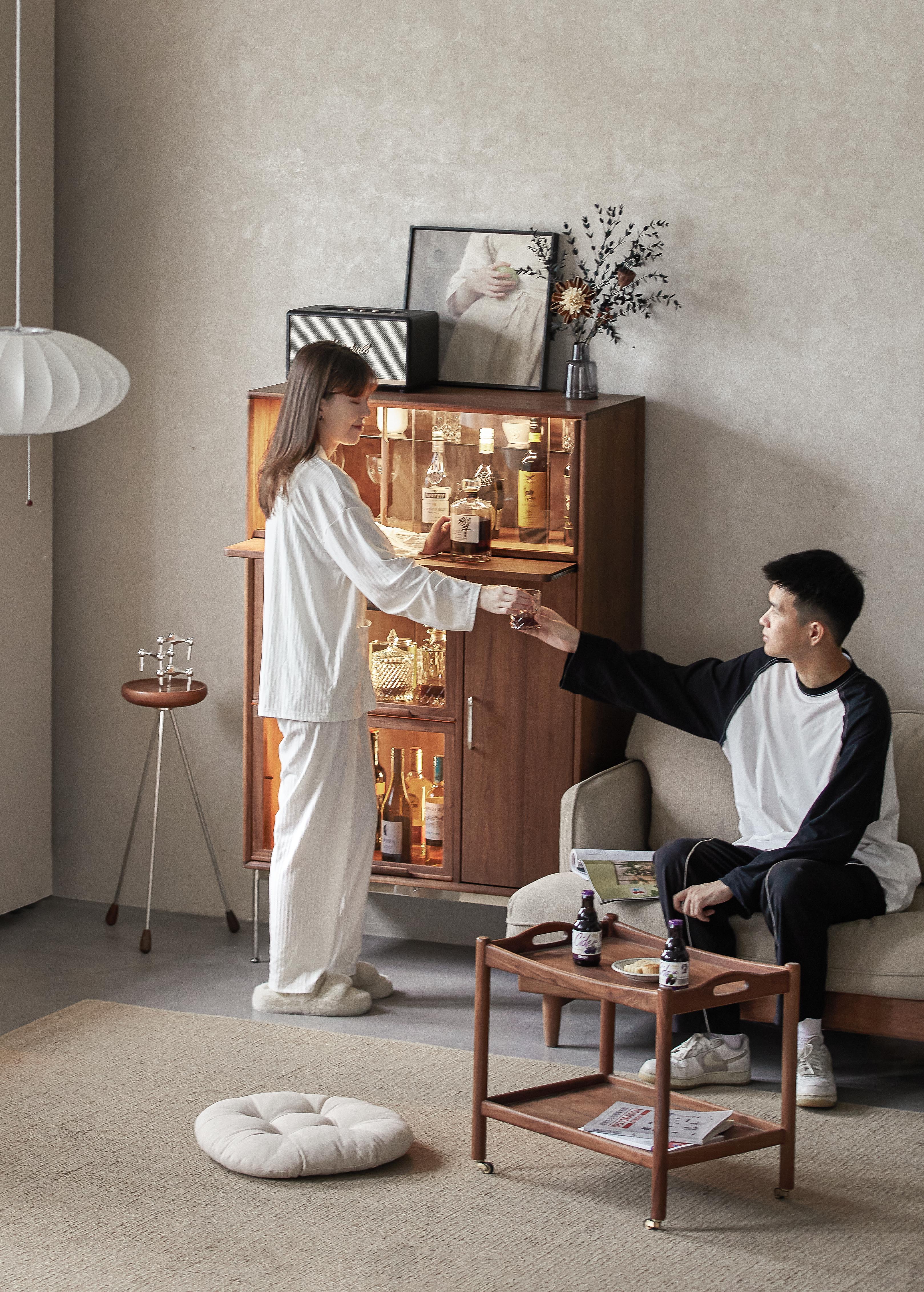 wine cabinet，North American black walnut，furniture design ，