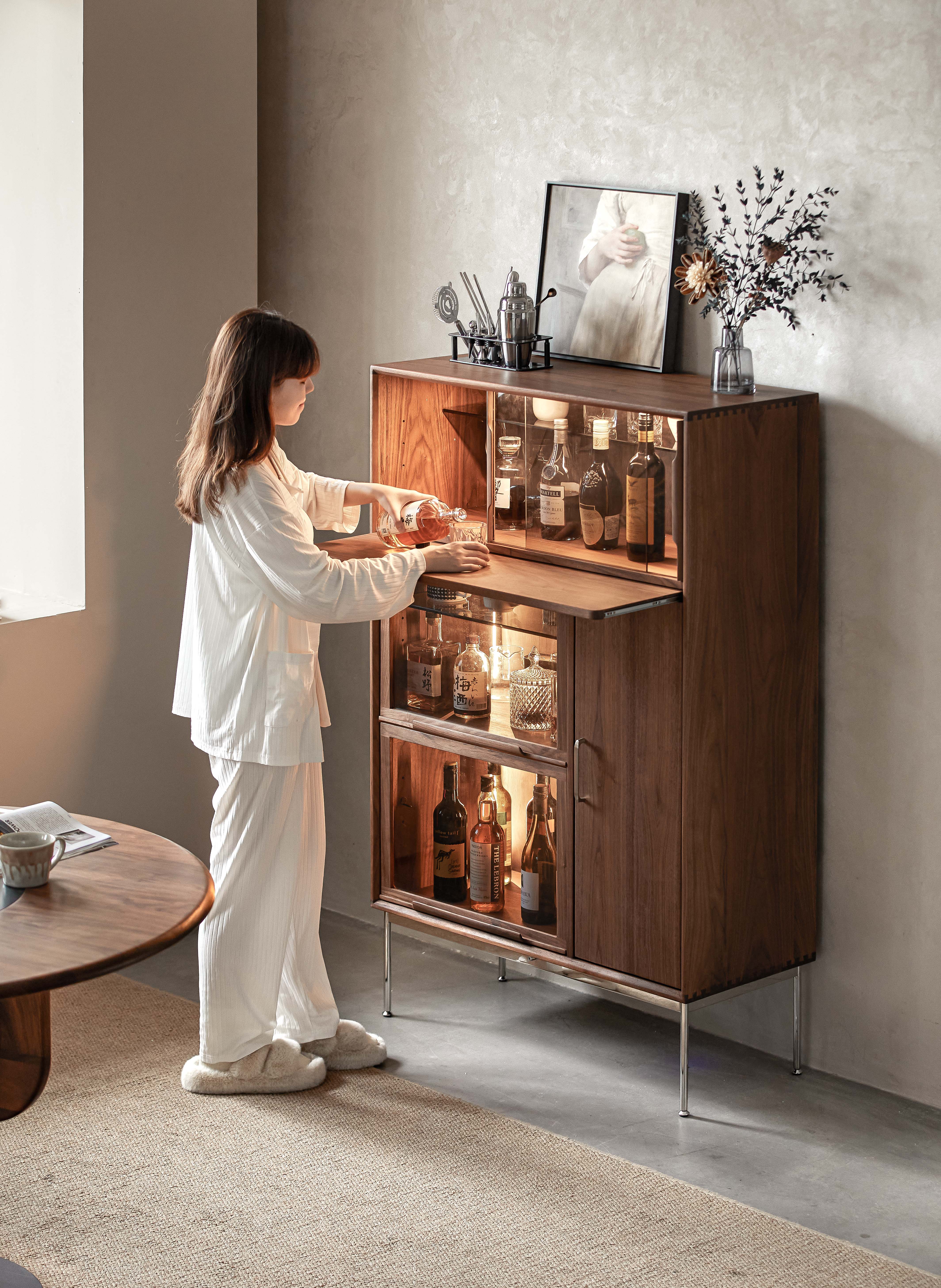 wine cabinet，North American black walnut，furniture design ，