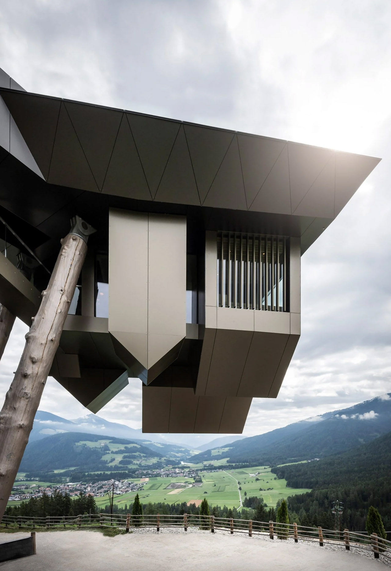 Creative architecture，Italy，image，Water element，