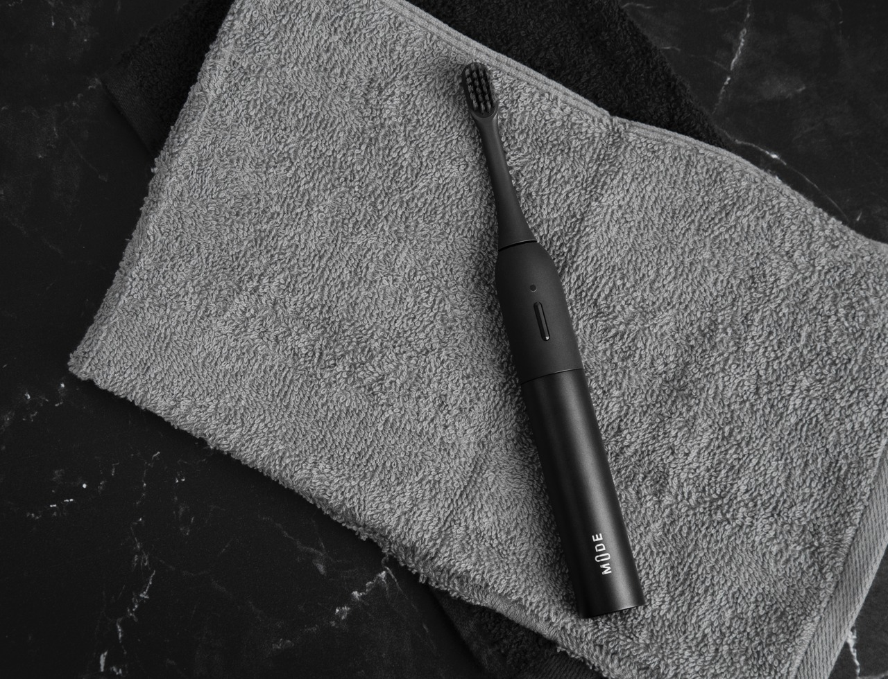 Electric toothbrush，MagSafe，black，