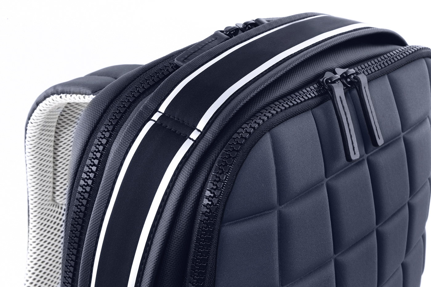 knapsack，both shoulders，motion，fashion，