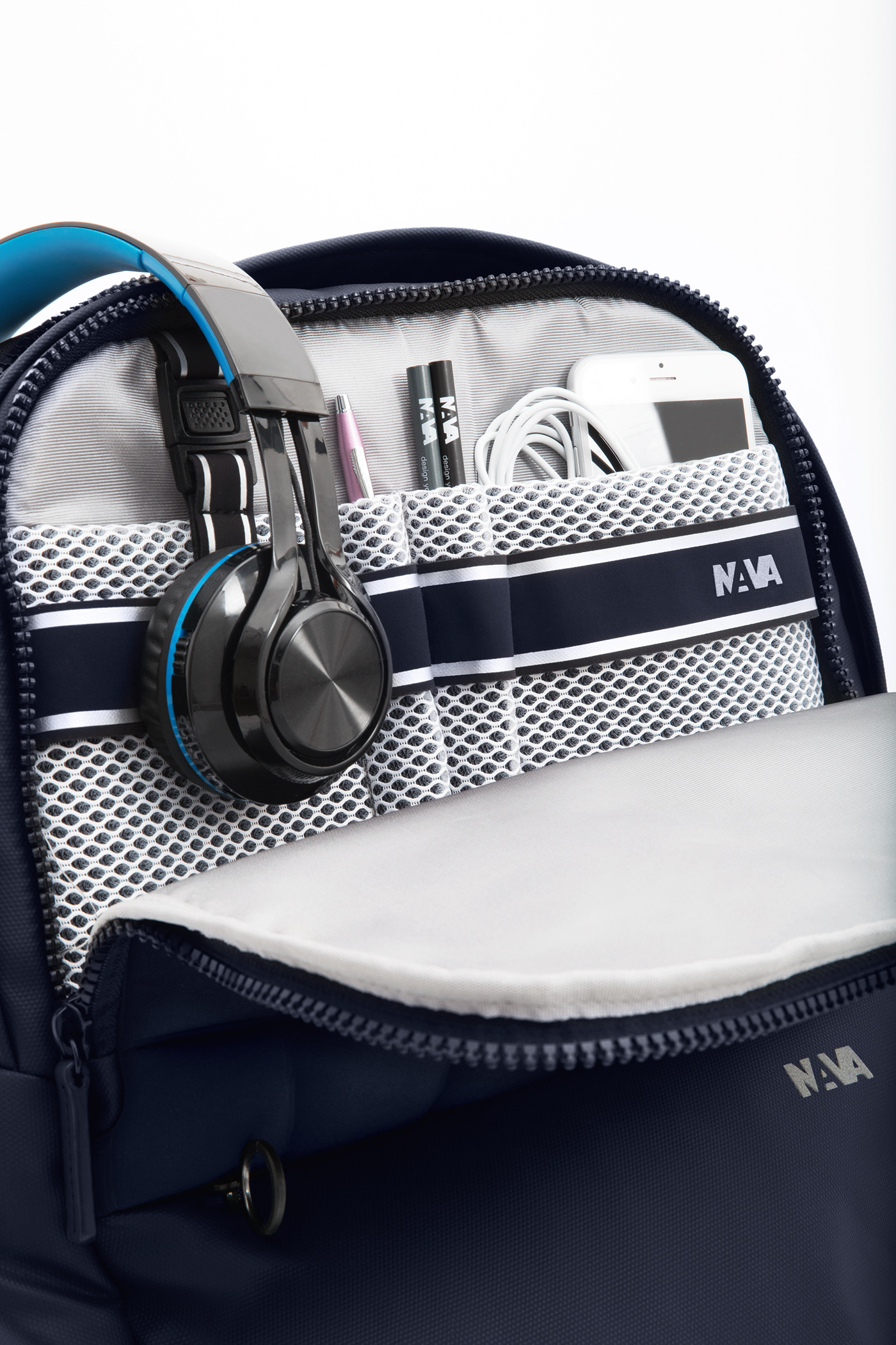 knapsack，both shoulders，motion，fashion，