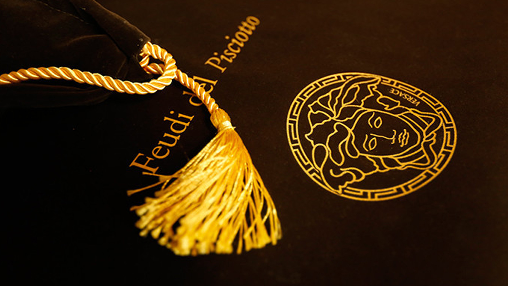 Gu Yi design，Red wine gift box design，Versace，Packaging Design of High-grade Gift Boxes，