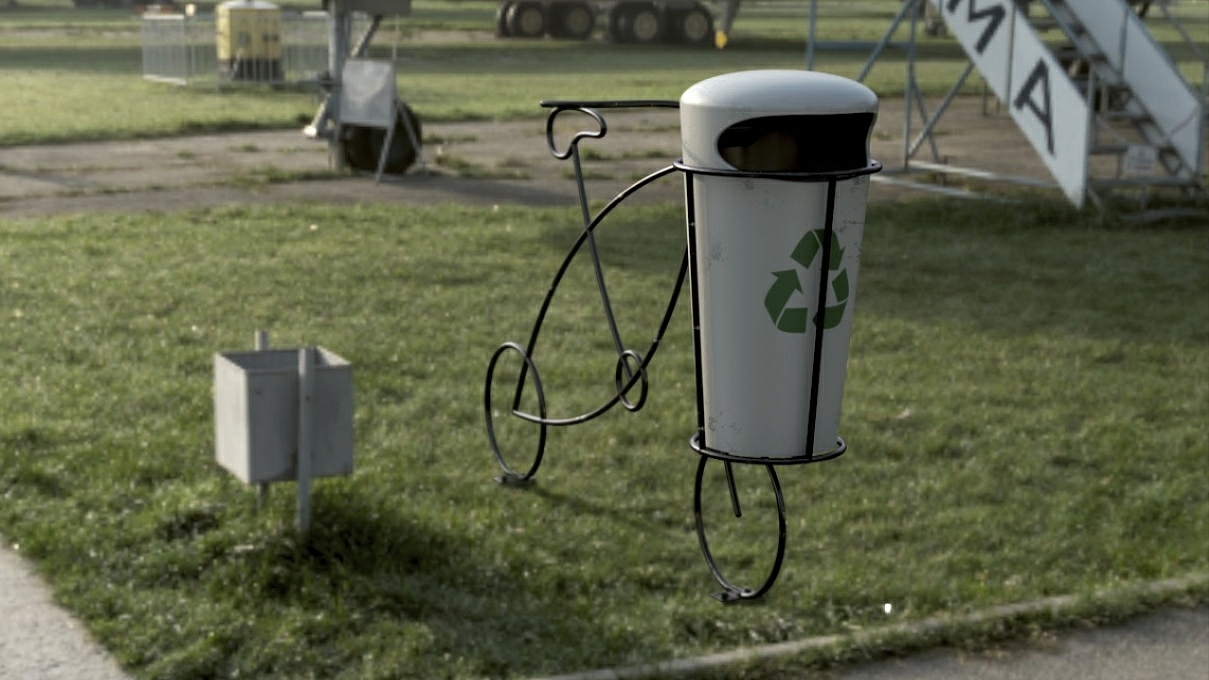 trash can，