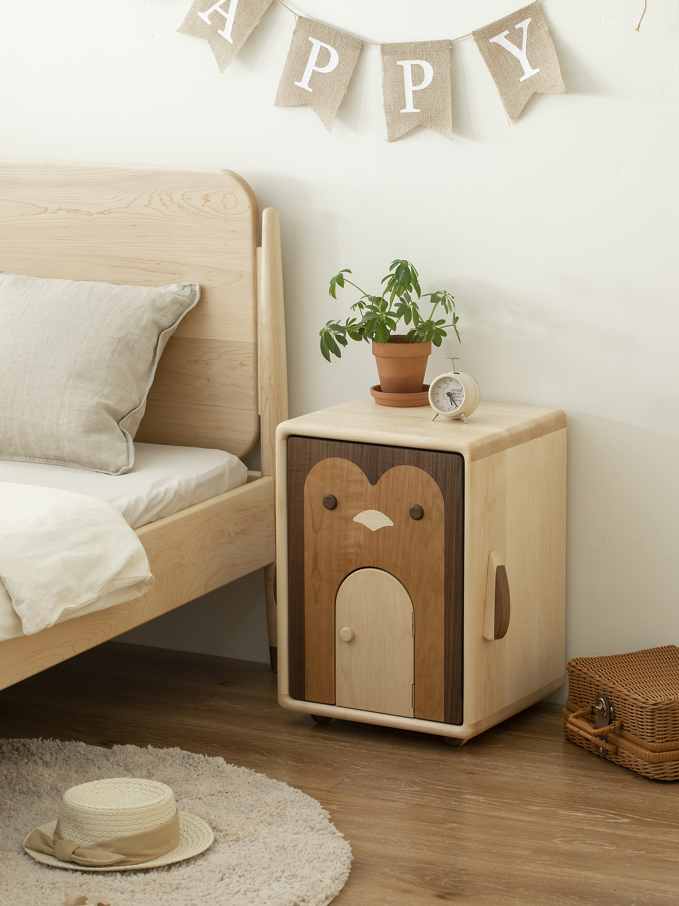 Children's furniture，bedside cupboard，Solid wood furniture，furniture design ，Original design，