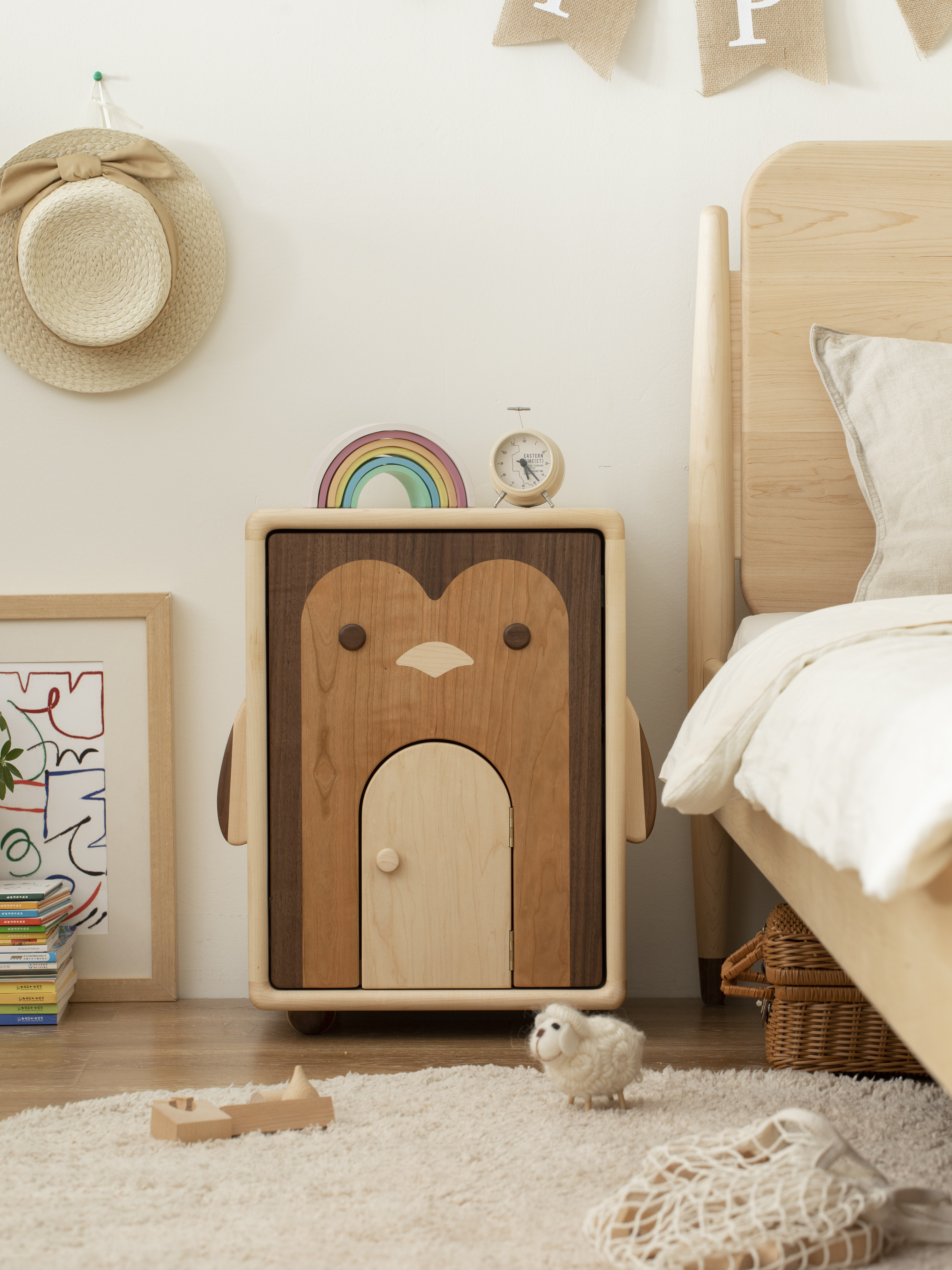 Children's furniture，bedside cupboard，Solid wood furniture，furniture design ，Original design，