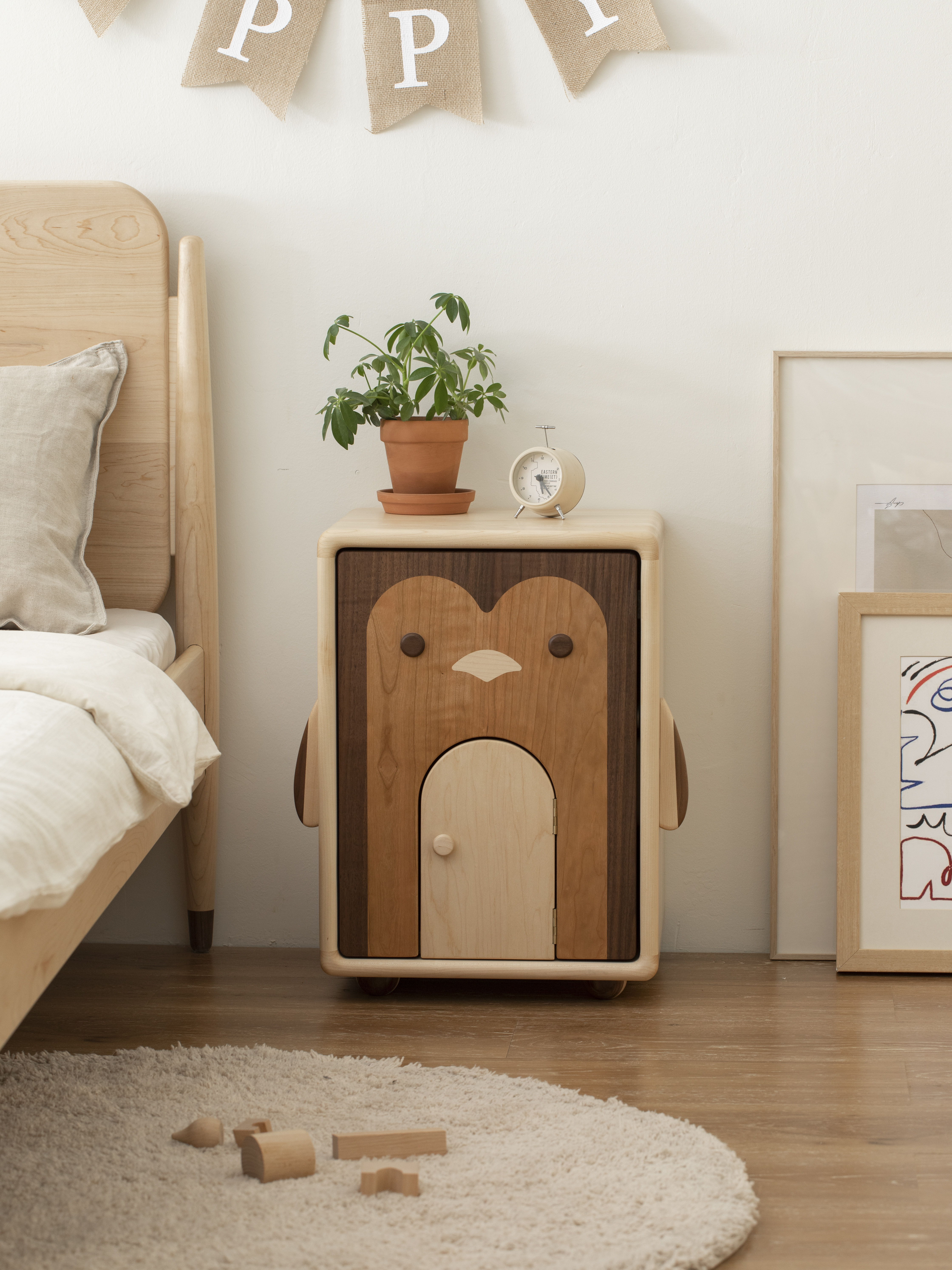 Children's furniture，bedside cupboard，Solid wood furniture，furniture design ，Original design，