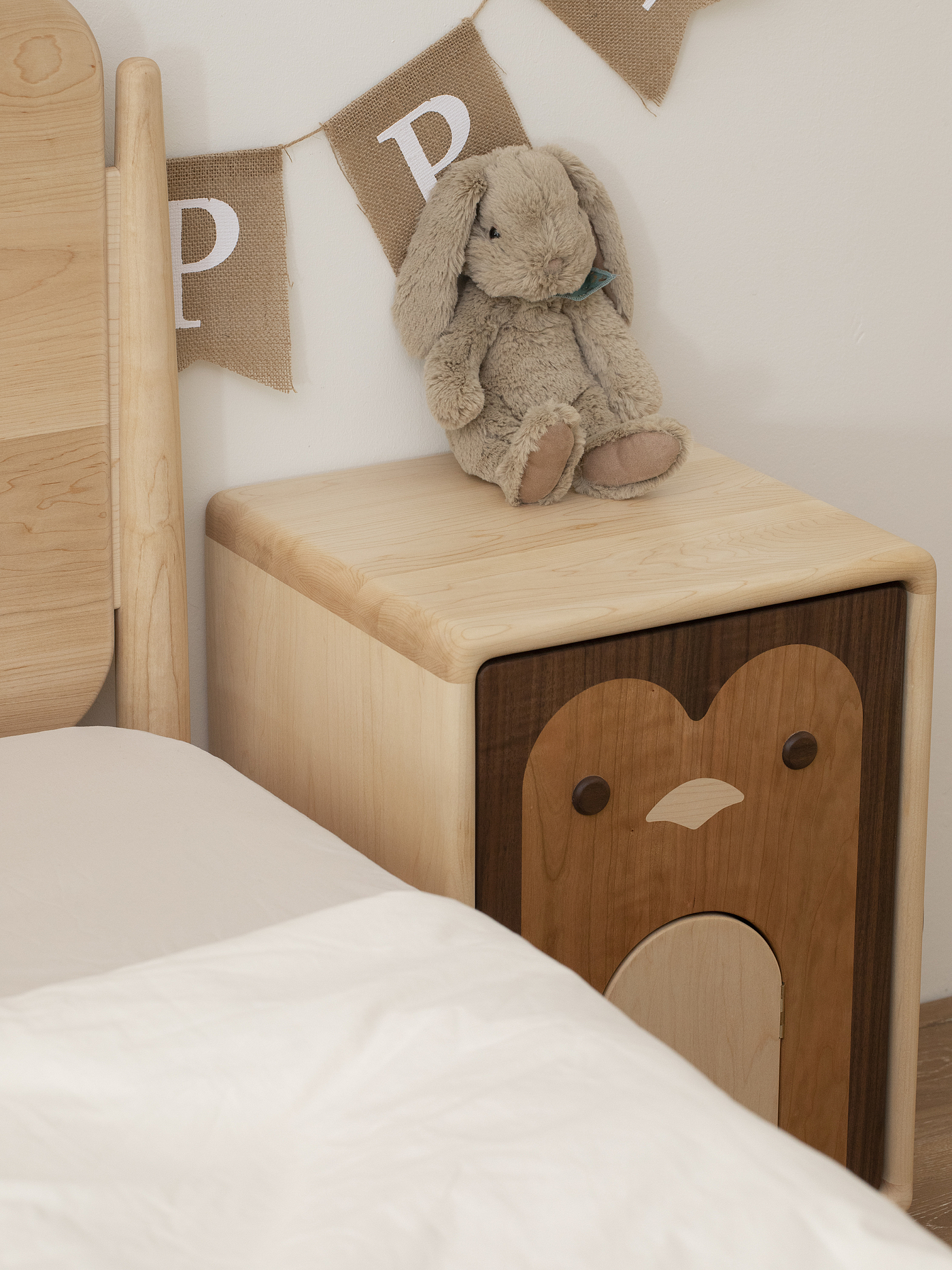 Children's furniture，bedside cupboard，Solid wood furniture，furniture design ，Original design，