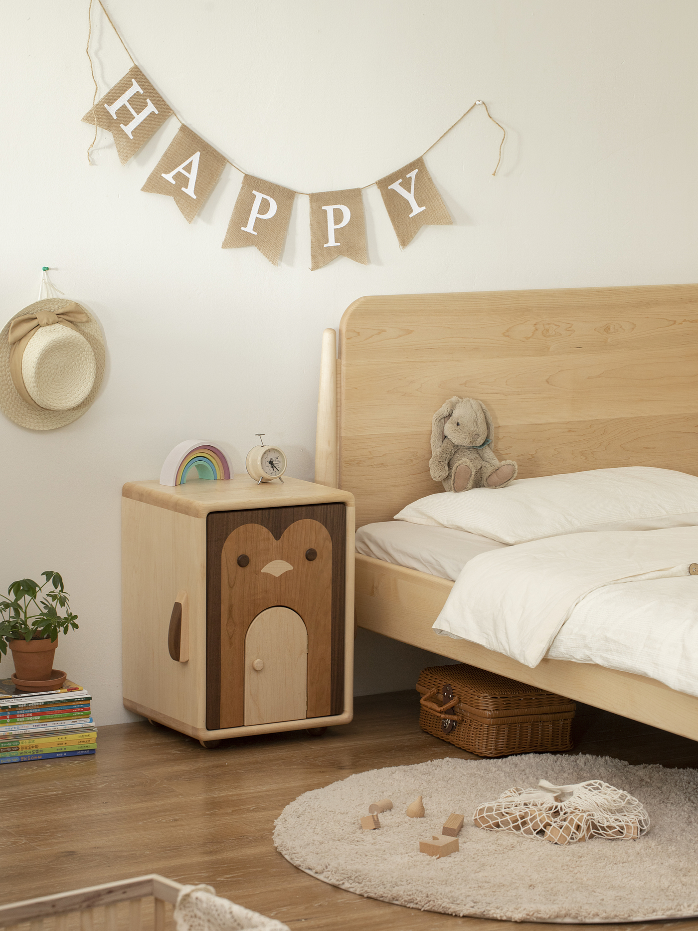 Children's furniture，bedside cupboard，Solid wood furniture，furniture design ，Original design，