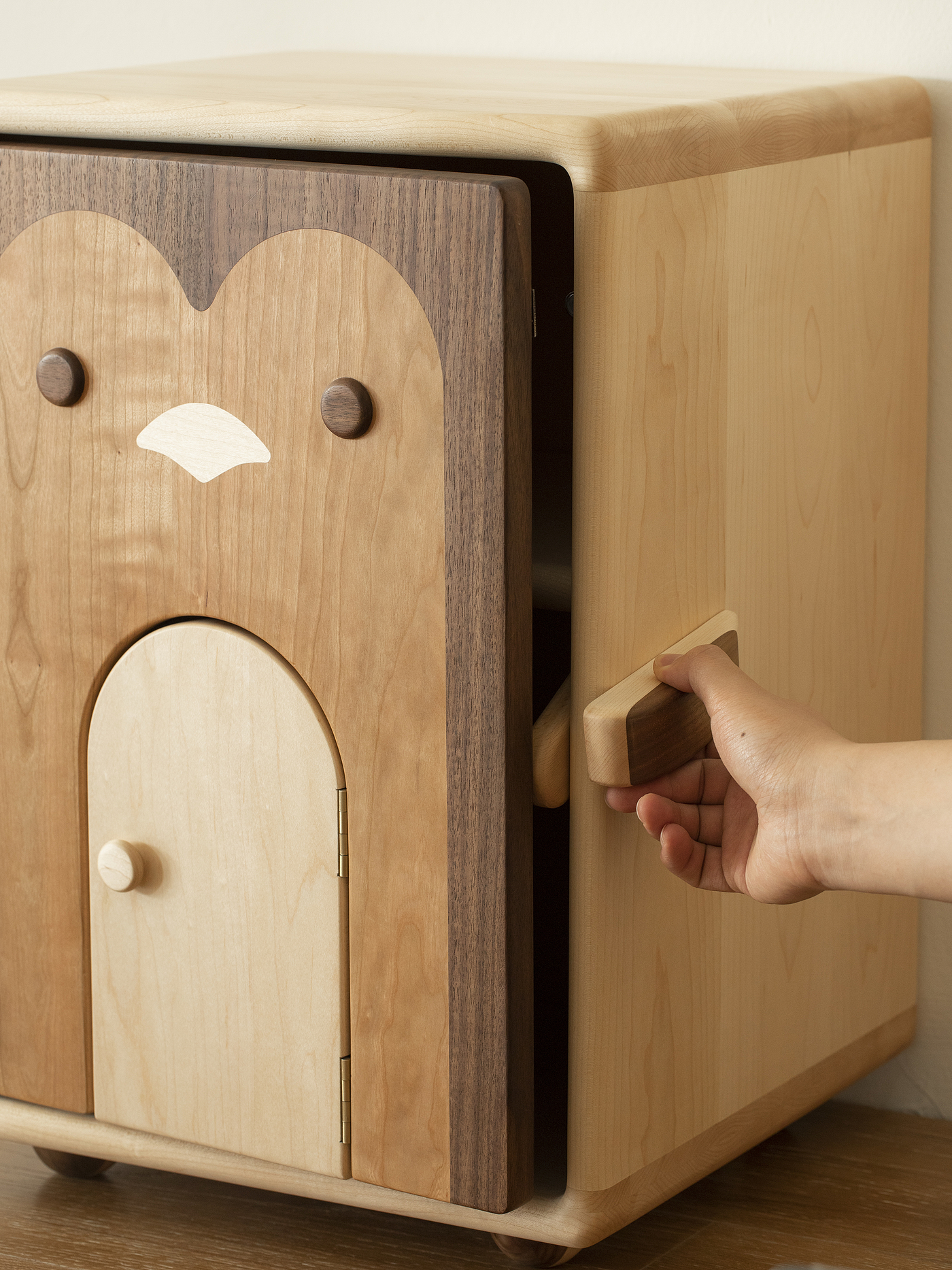 Children's furniture，bedside cupboard，Solid wood furniture，furniture design ，Original design，