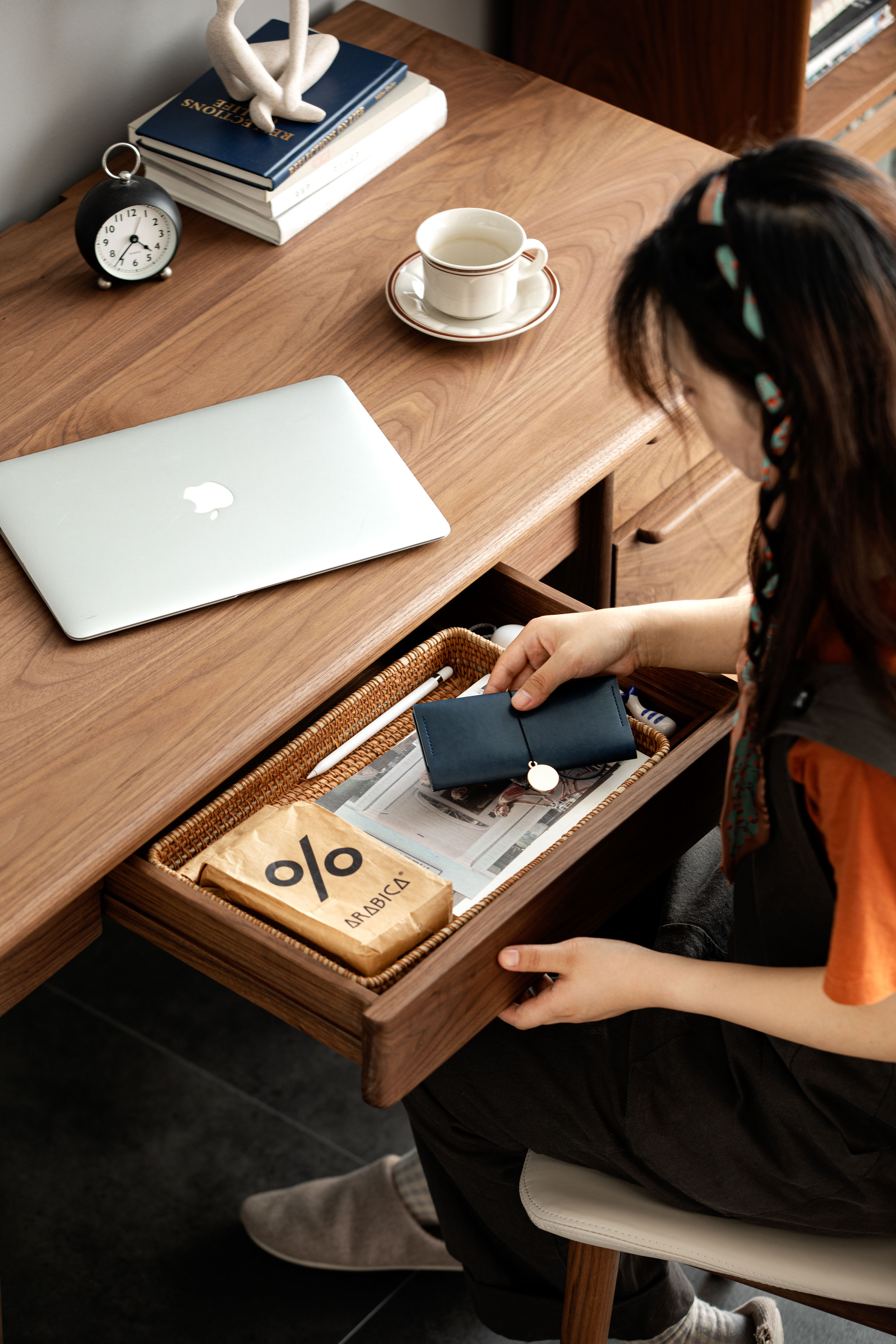 furniture design ，Solid wood furniture，Black walnut furniture，desk，