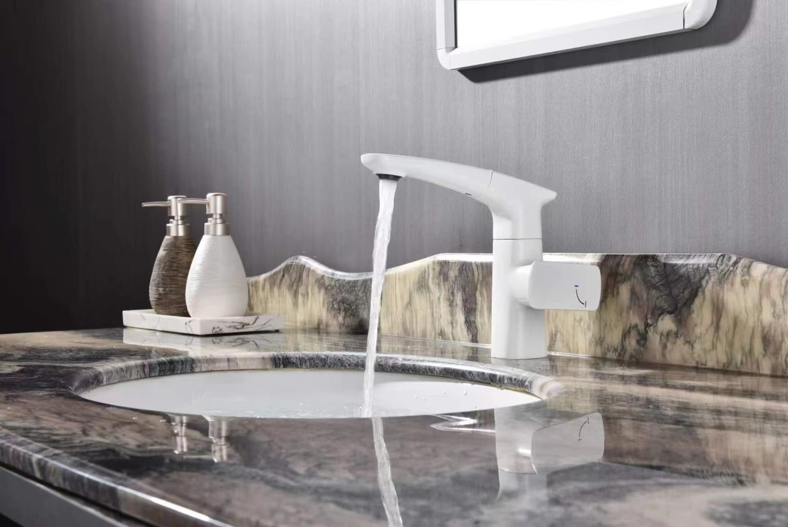 Bathroom cabinet faucet，Pull type，