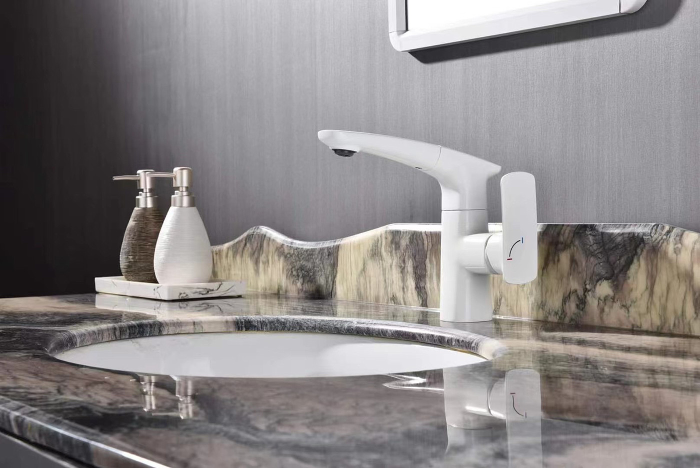 Bathroom cabinet faucet，Pull type，