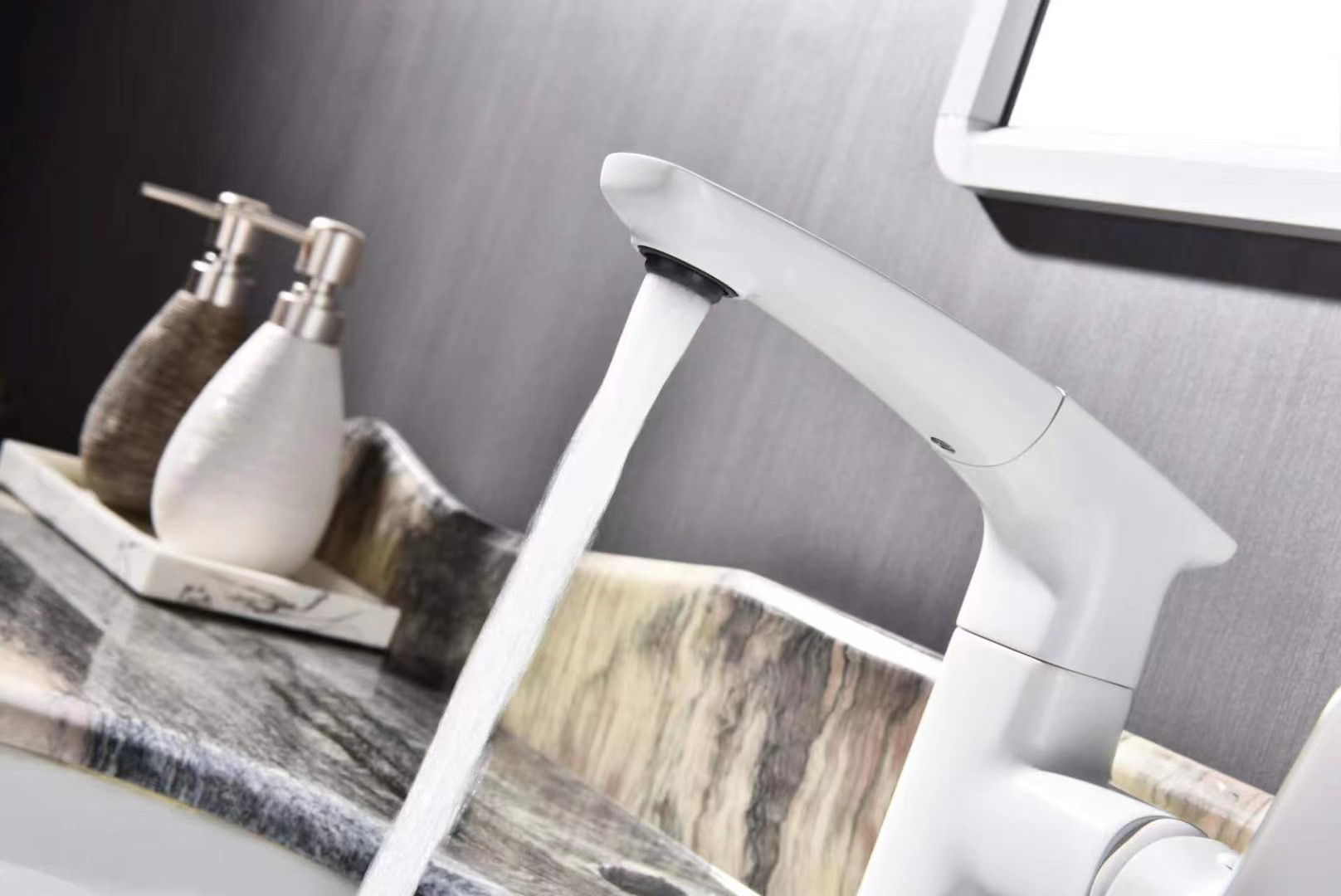 Bathroom cabinet faucet，Pull type，