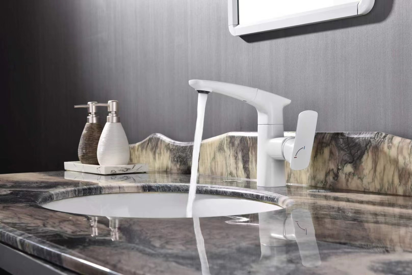 Bathroom cabinet faucet，Pull type，