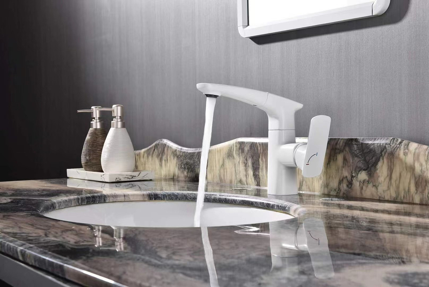 Bathroom cabinet faucet，Pull type，