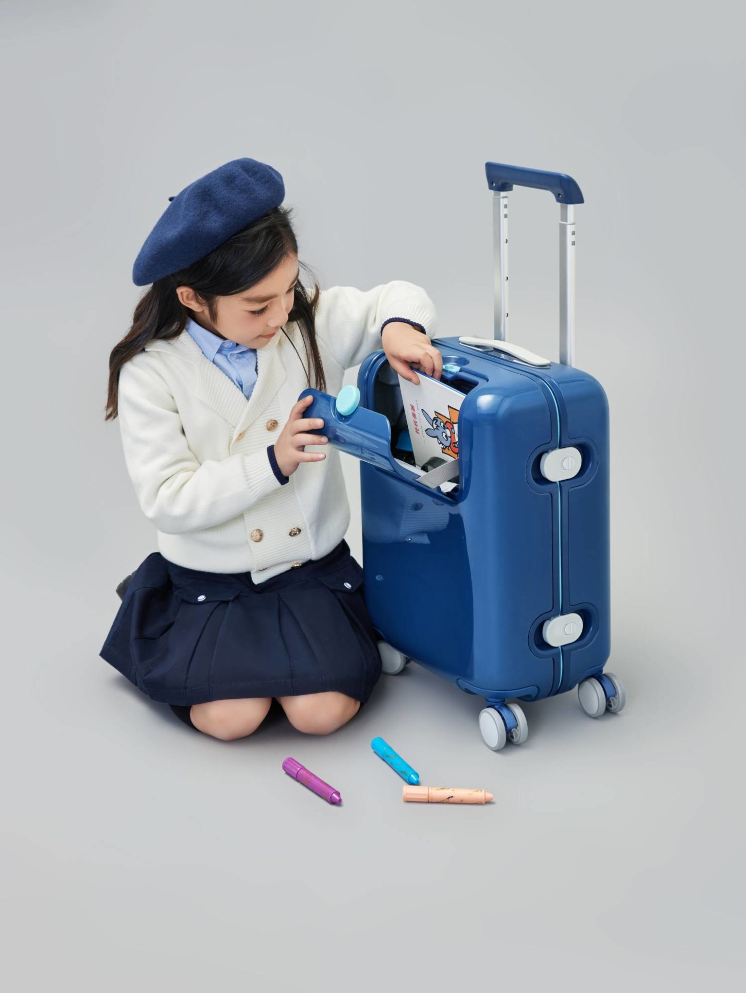 product design，leisure time，suitcase，