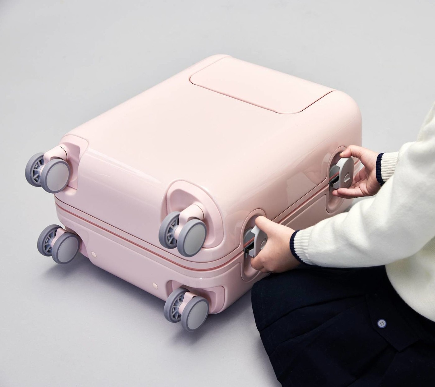 product design，leisure time，suitcase，