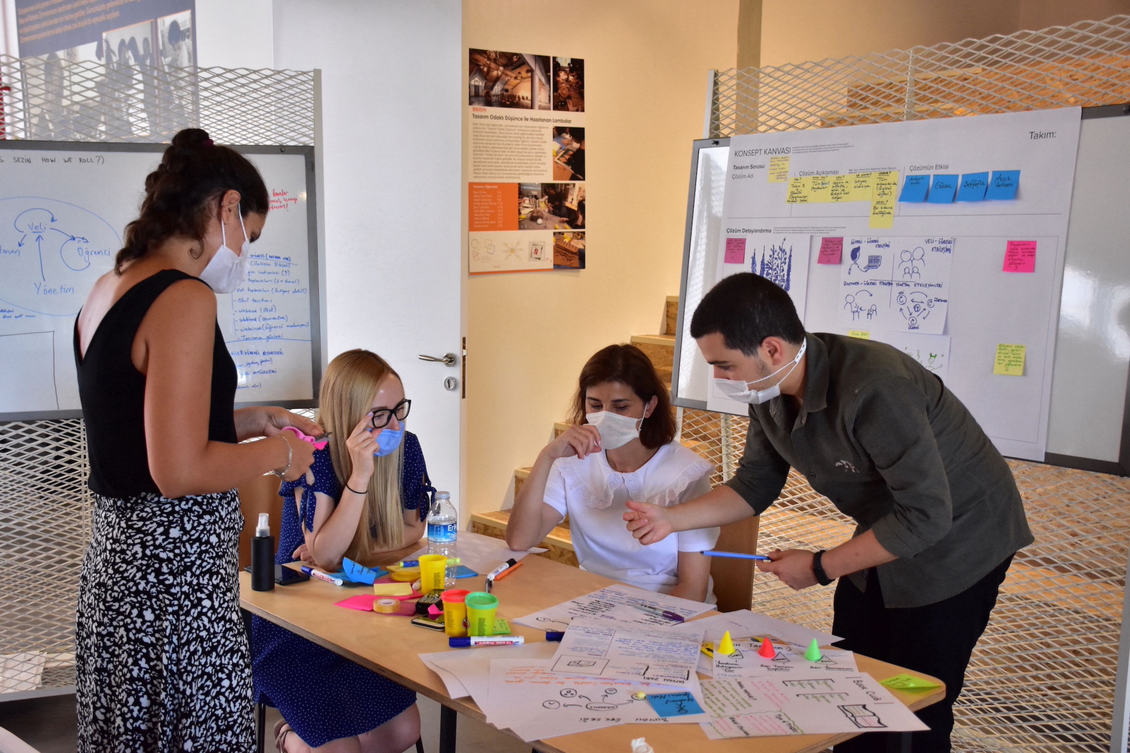 Service design，education，Hybrid learning system，