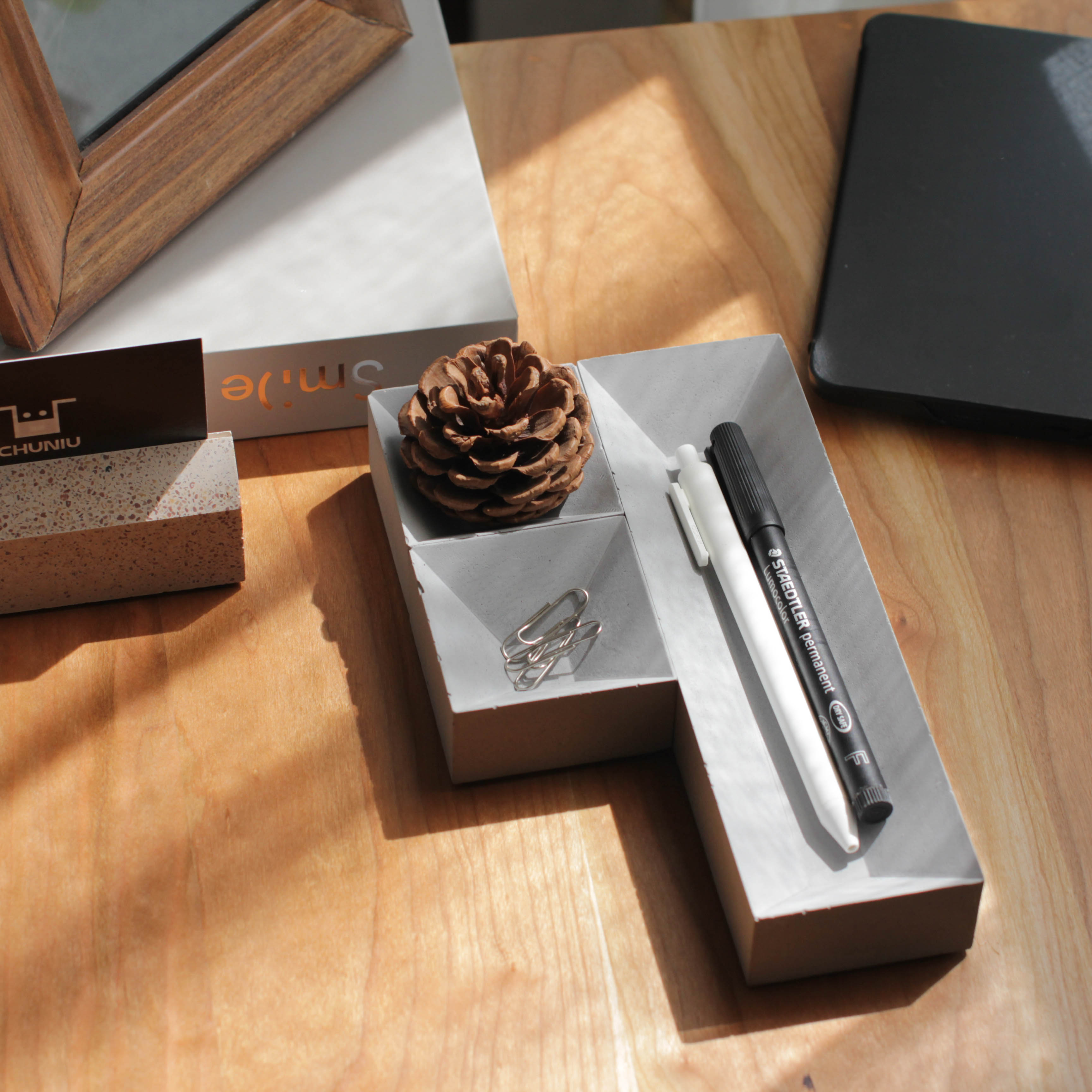 Pencil case，to work in an office，Clear cement，concrete，Pure handmade，